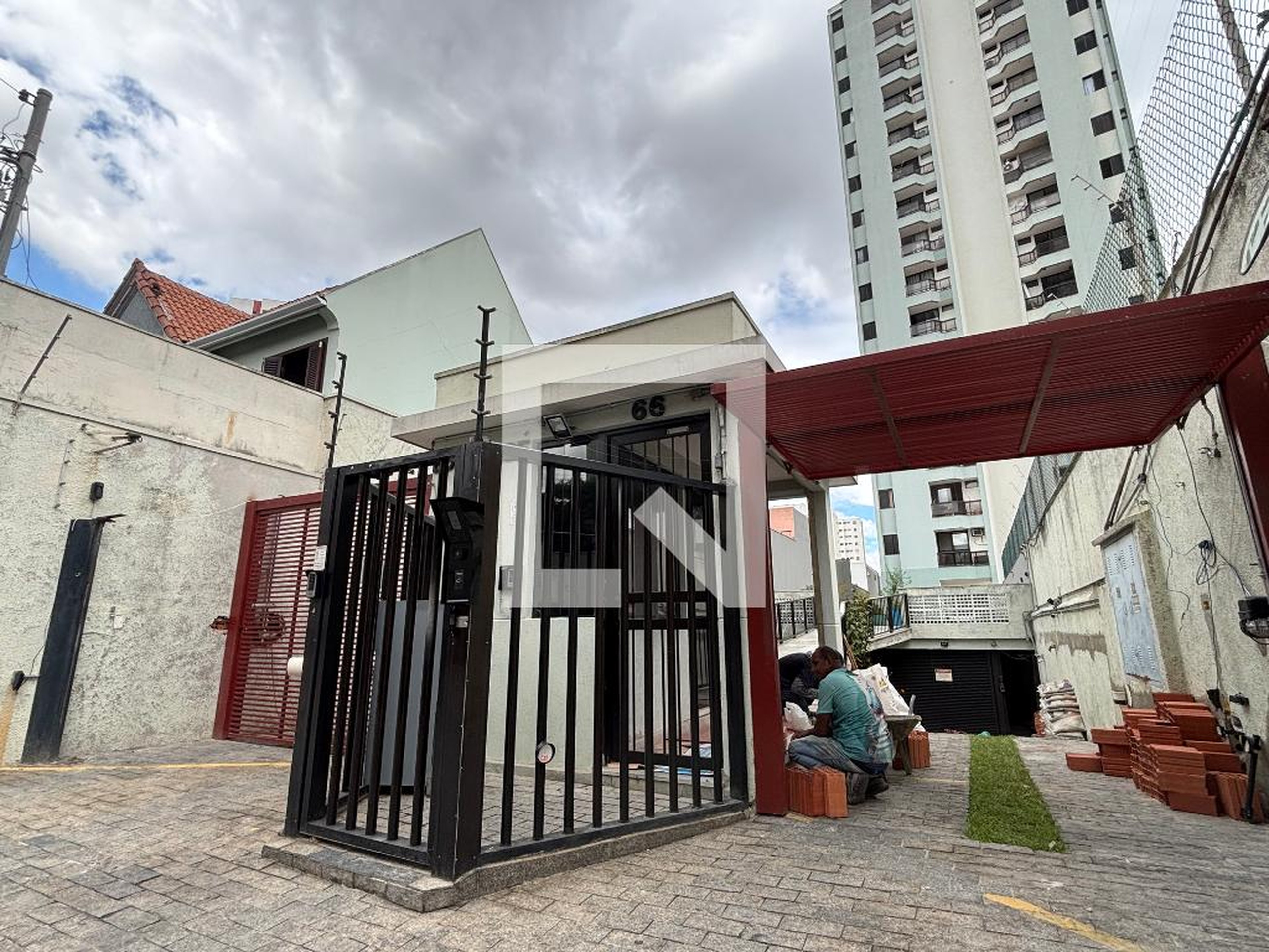 Fachada Condomínio em Rua Arabé, 65