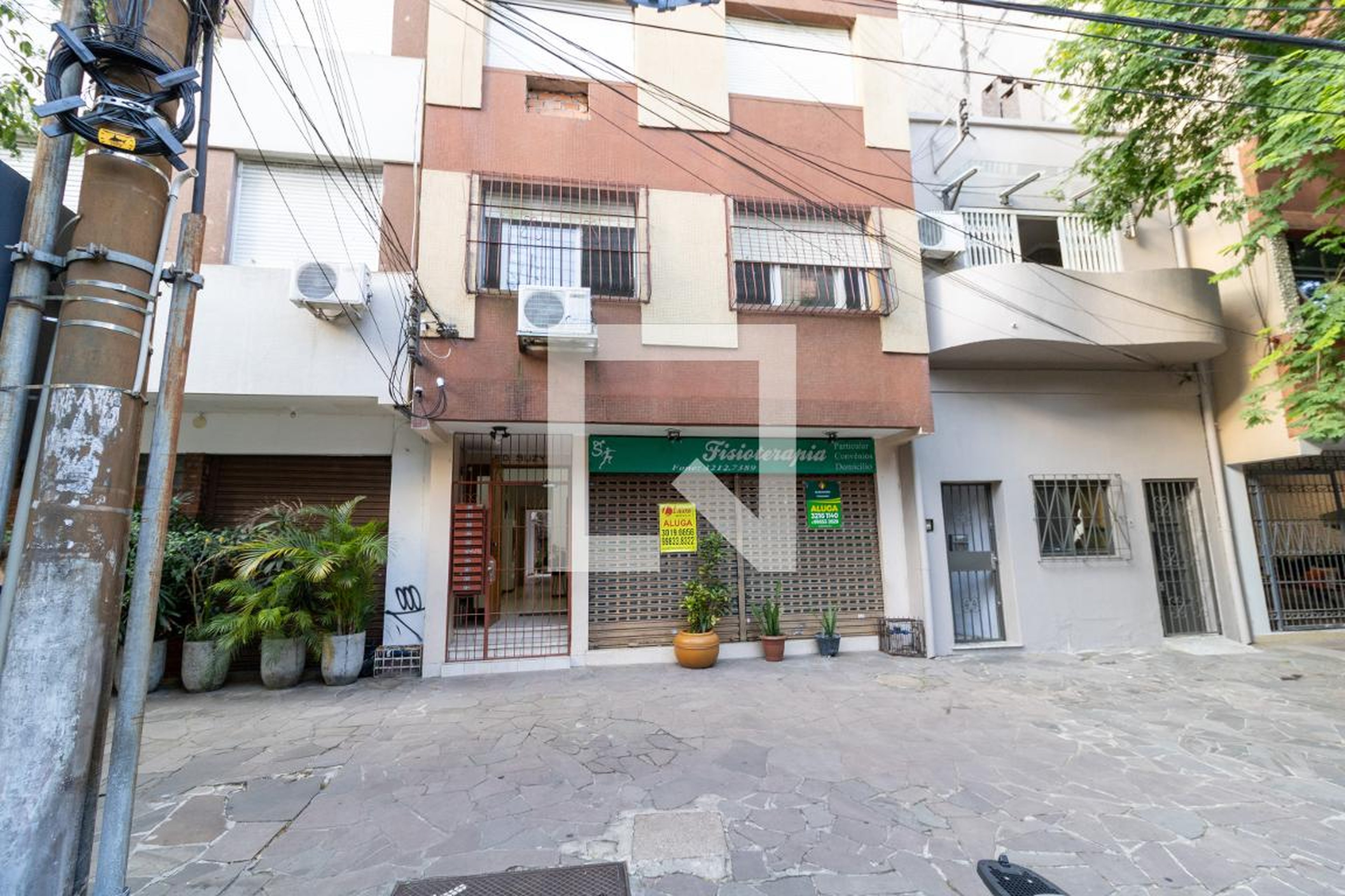 Fachada Condomínio em Rua Demétrio Ribeiro, 706