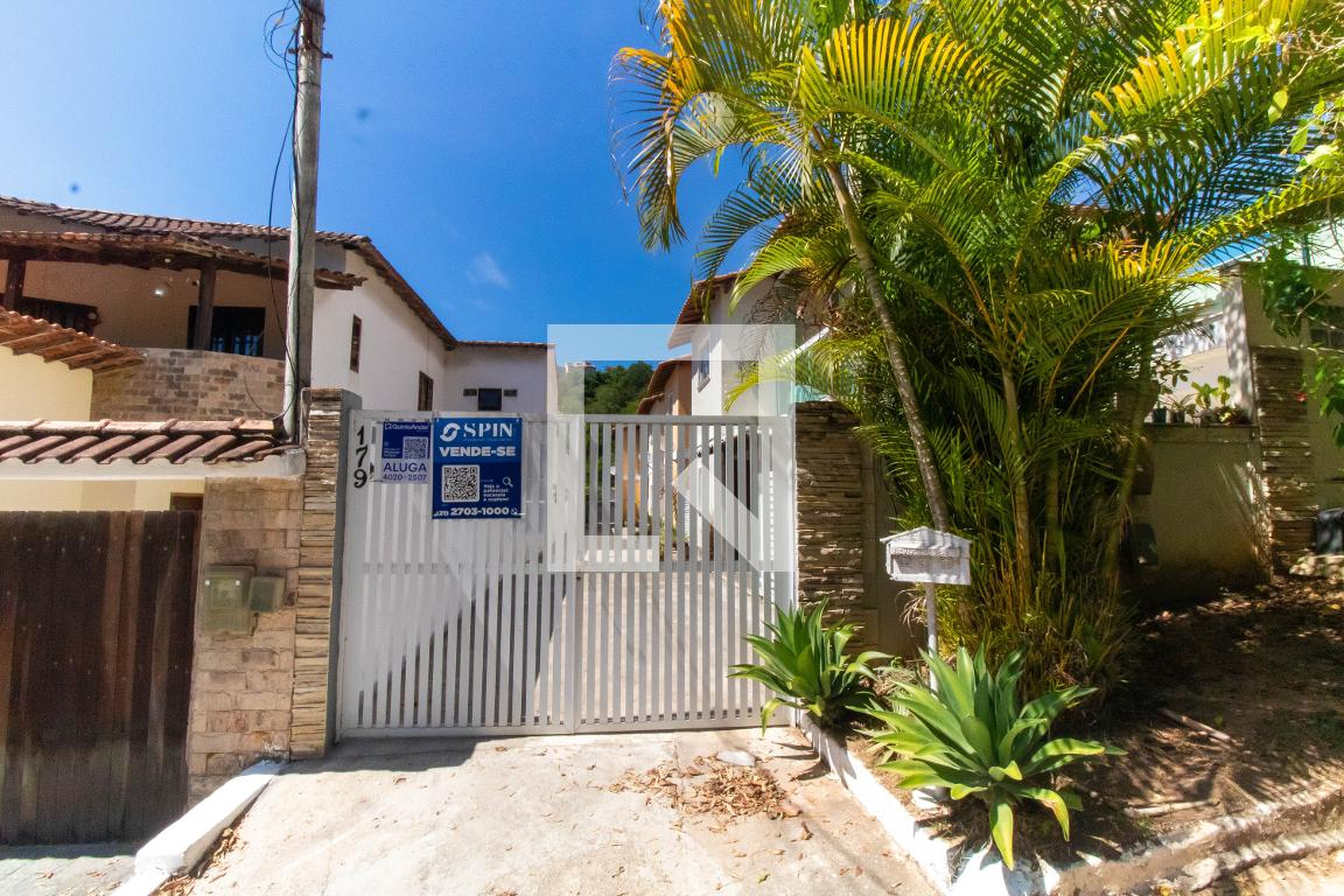 Fachada Condomínio em Rua Samambaia, 179