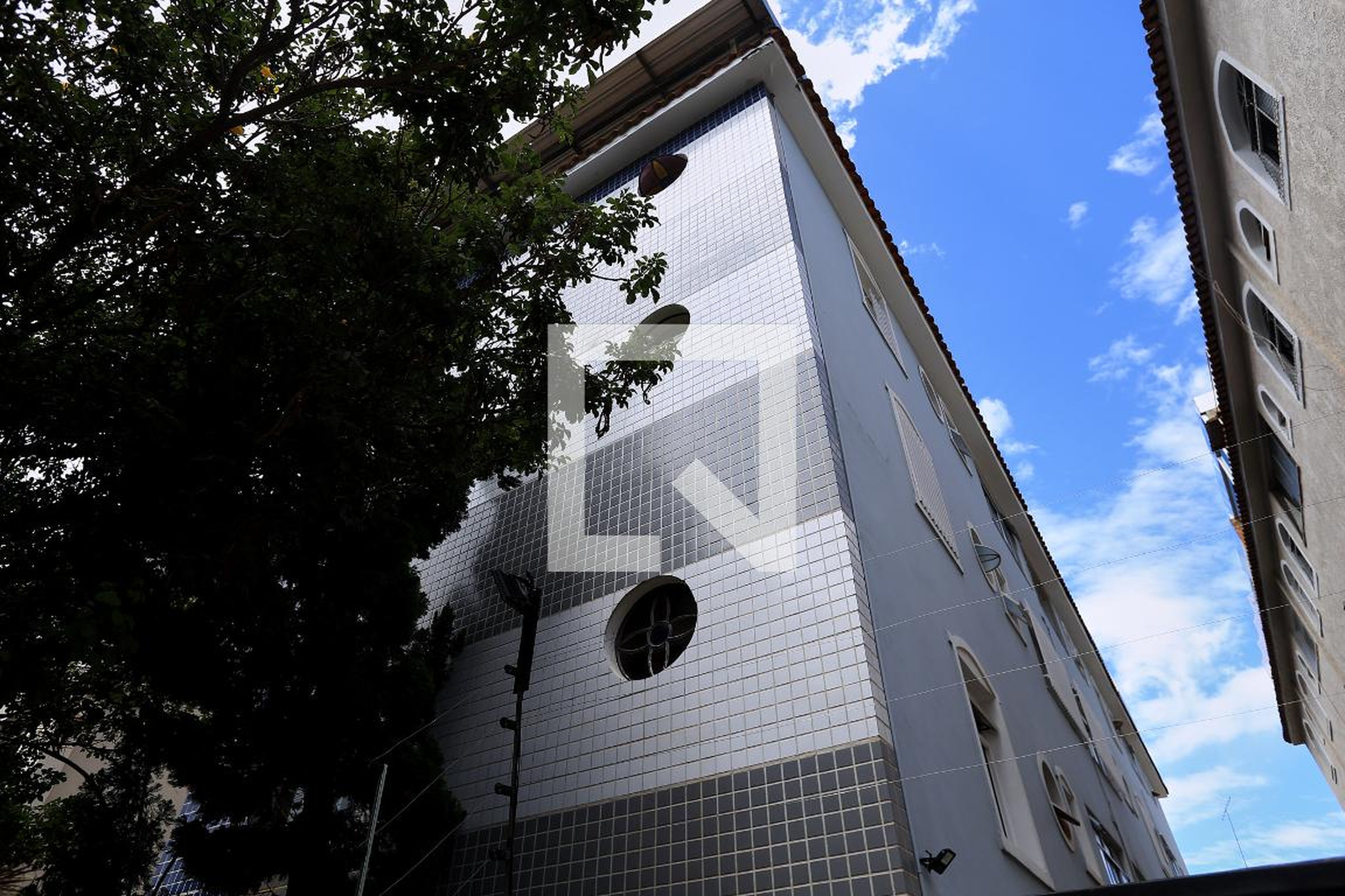 Fachada Condomínio em Rua Professor Lincoln Continentino, 485