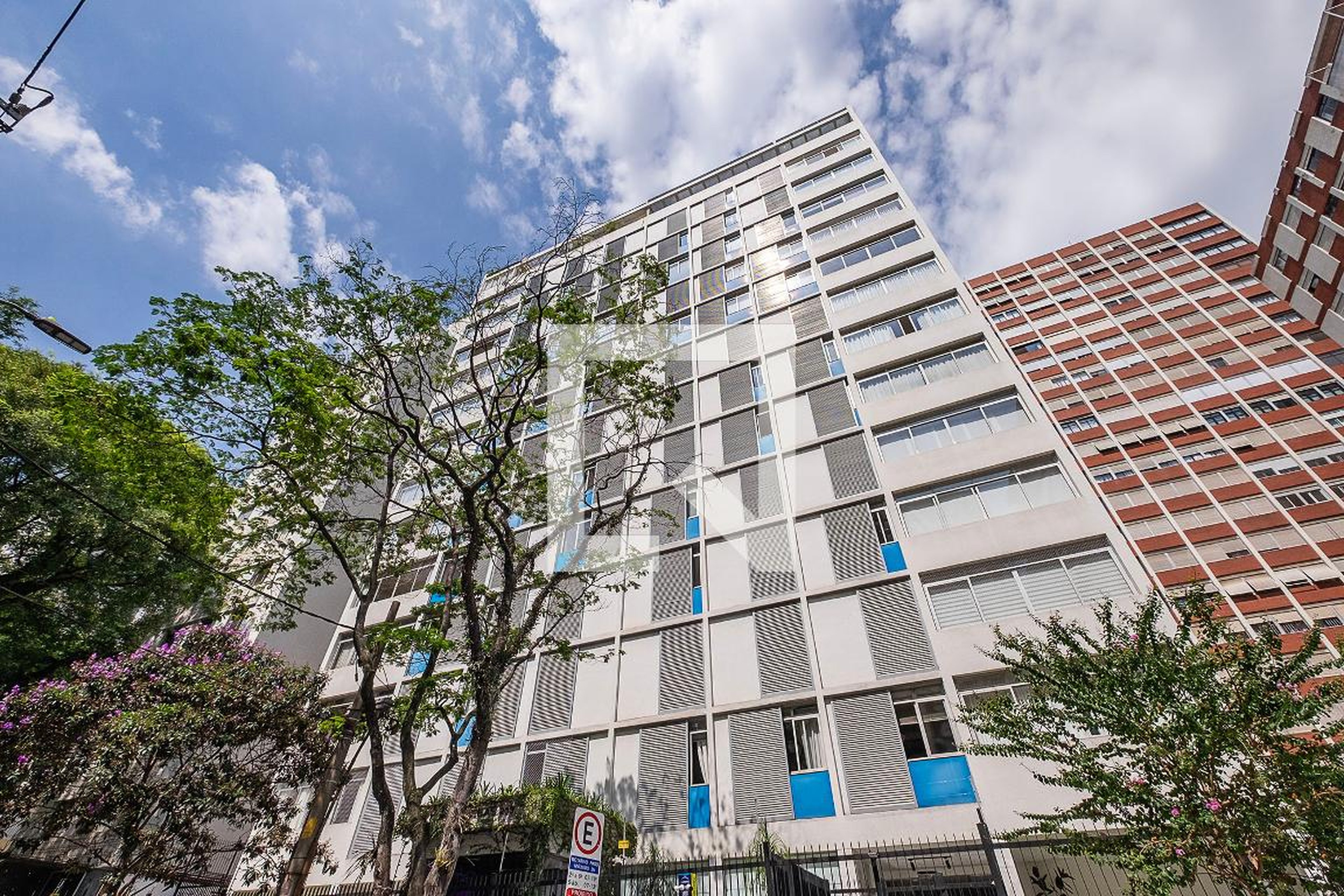 Fachada Condomínio em Rua Batataes, 999