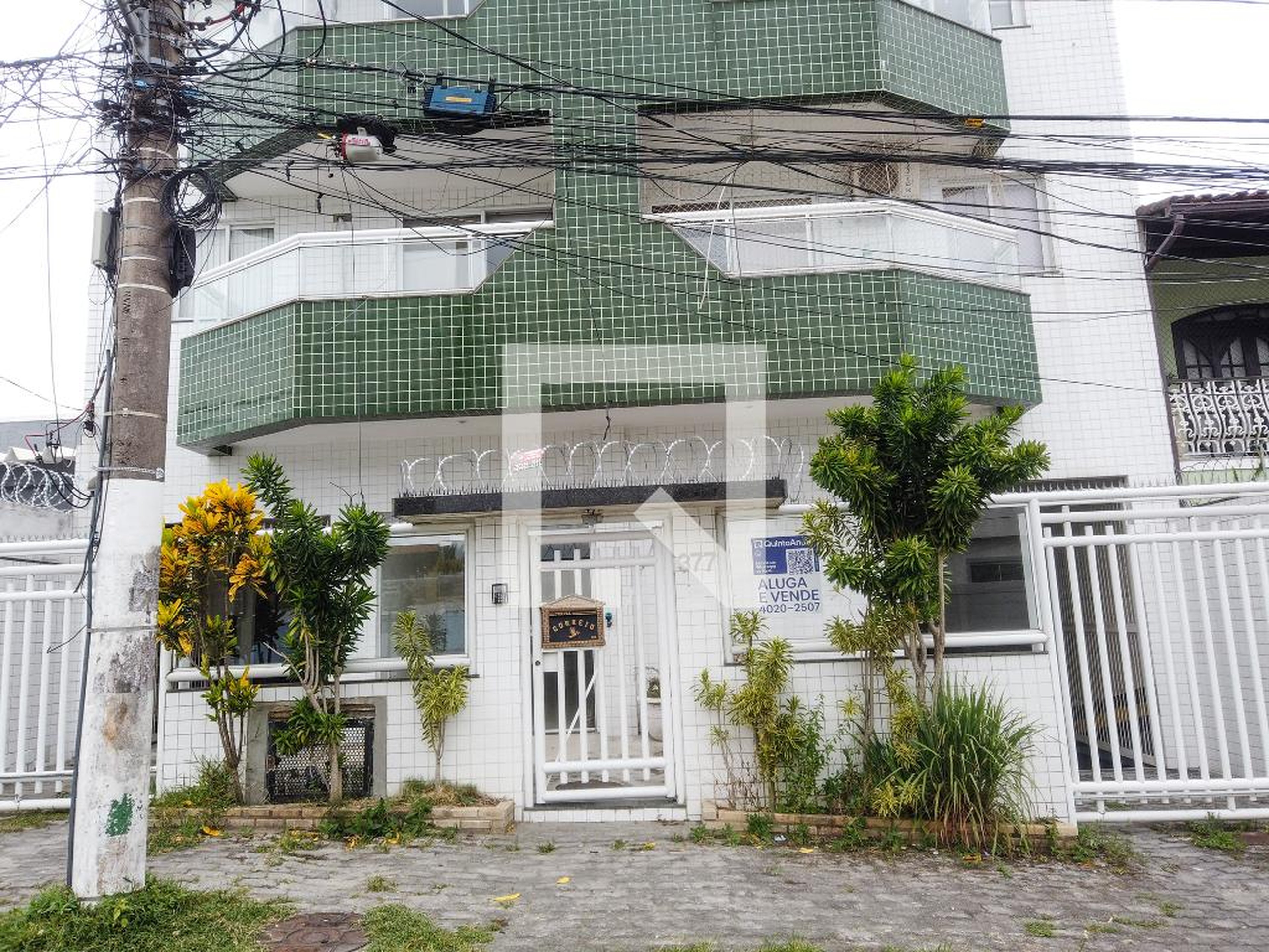 Fachada Condomínio em Rua Correio do Rio, 377