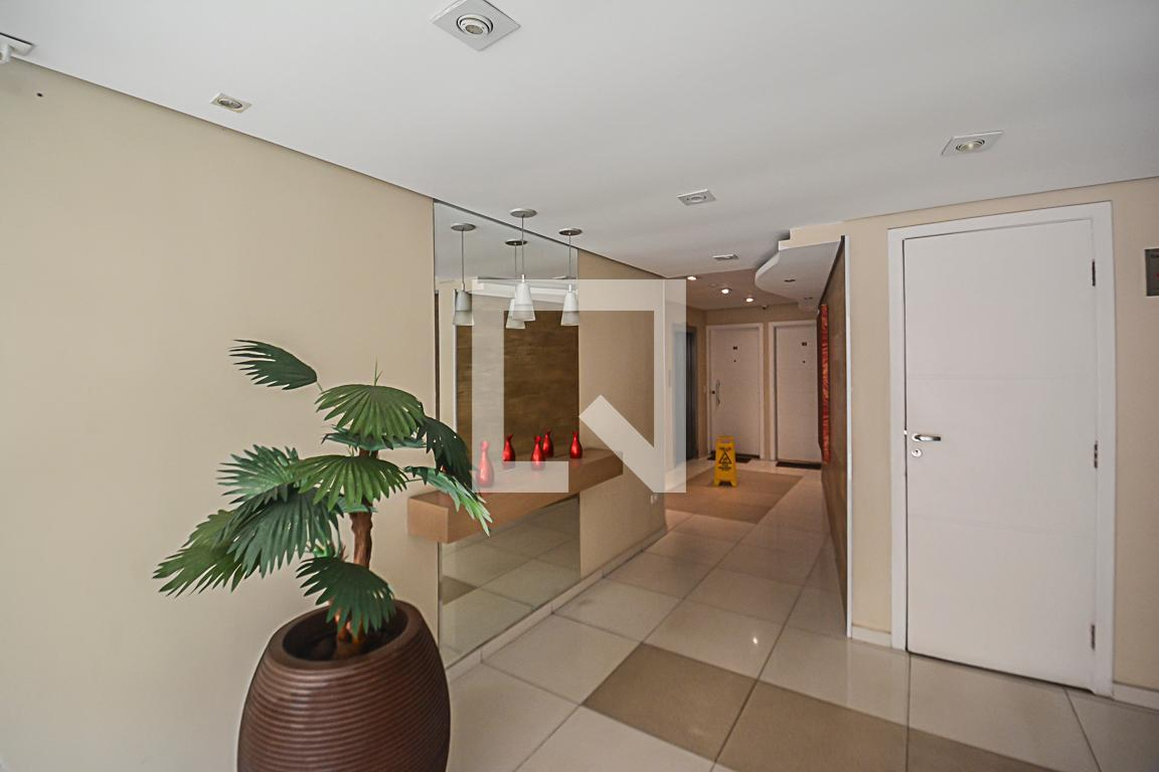 Hall de entrada Condomínio em Rua das Laranjeiras, 1251