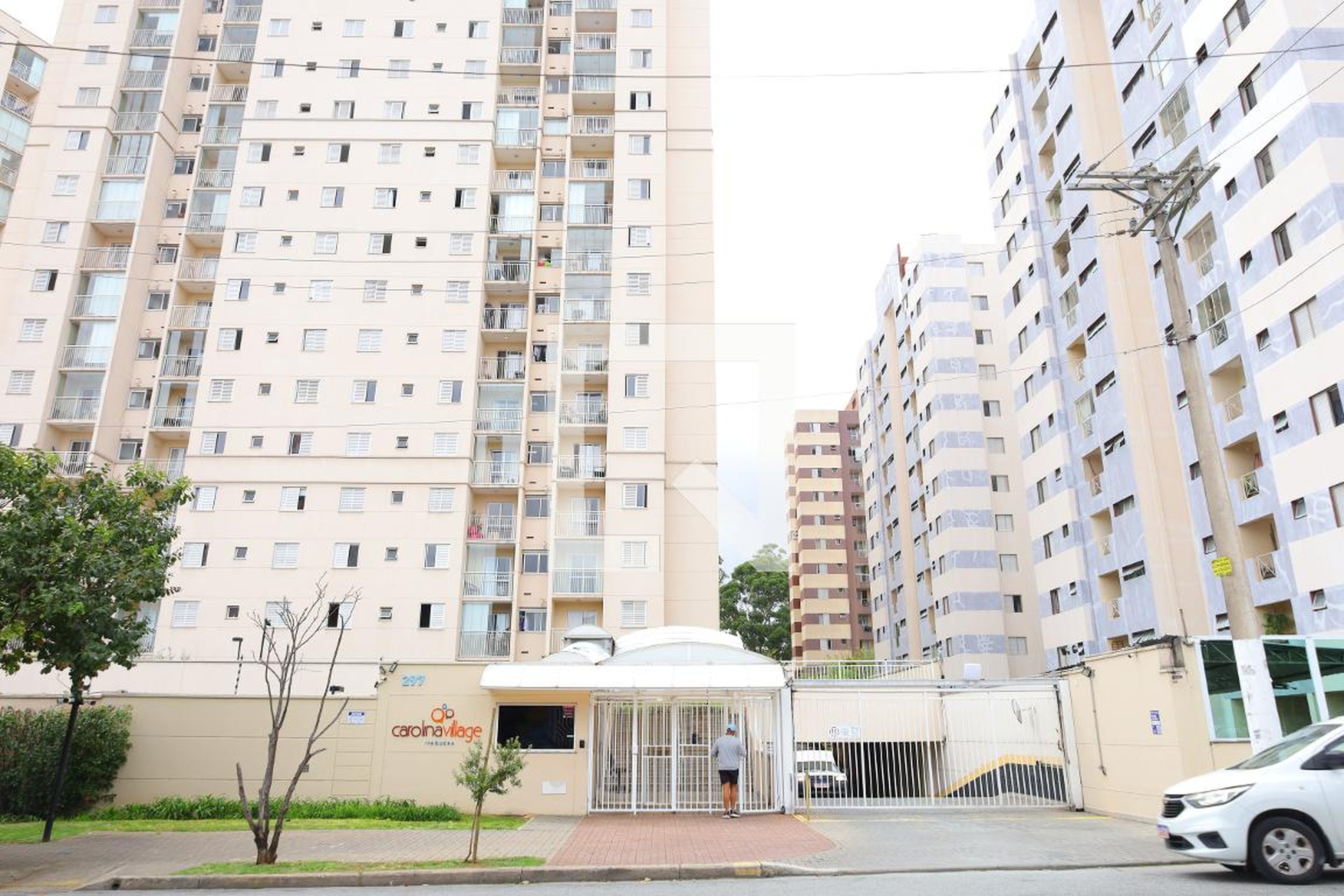 Fachada do condomínio Condomínio Carolina Village