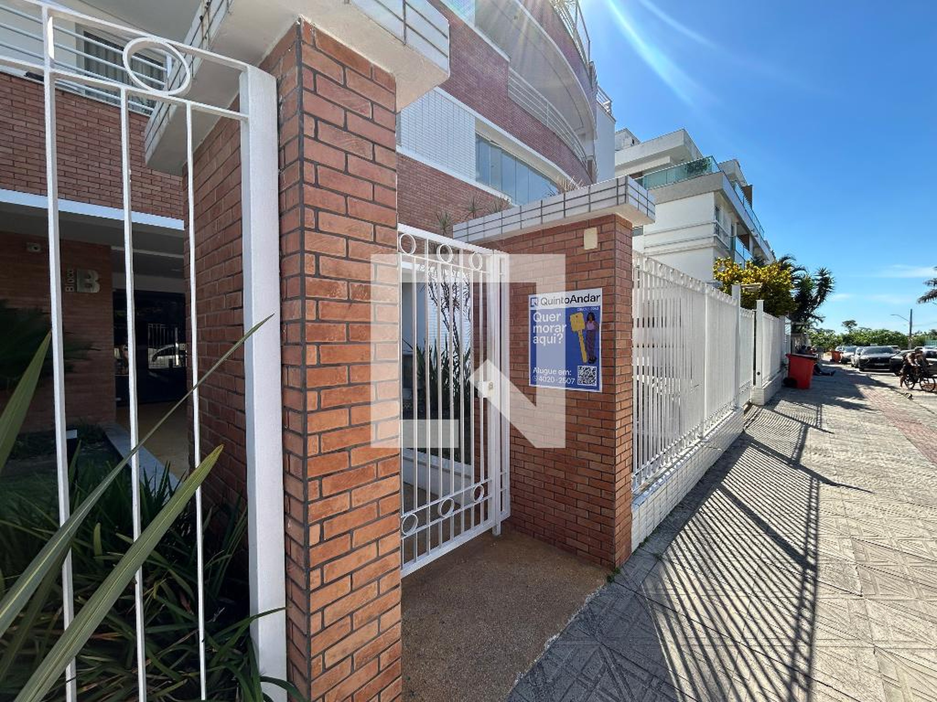 Fachada Condomínio em Rua Radialista Dakir Polidoro, 195