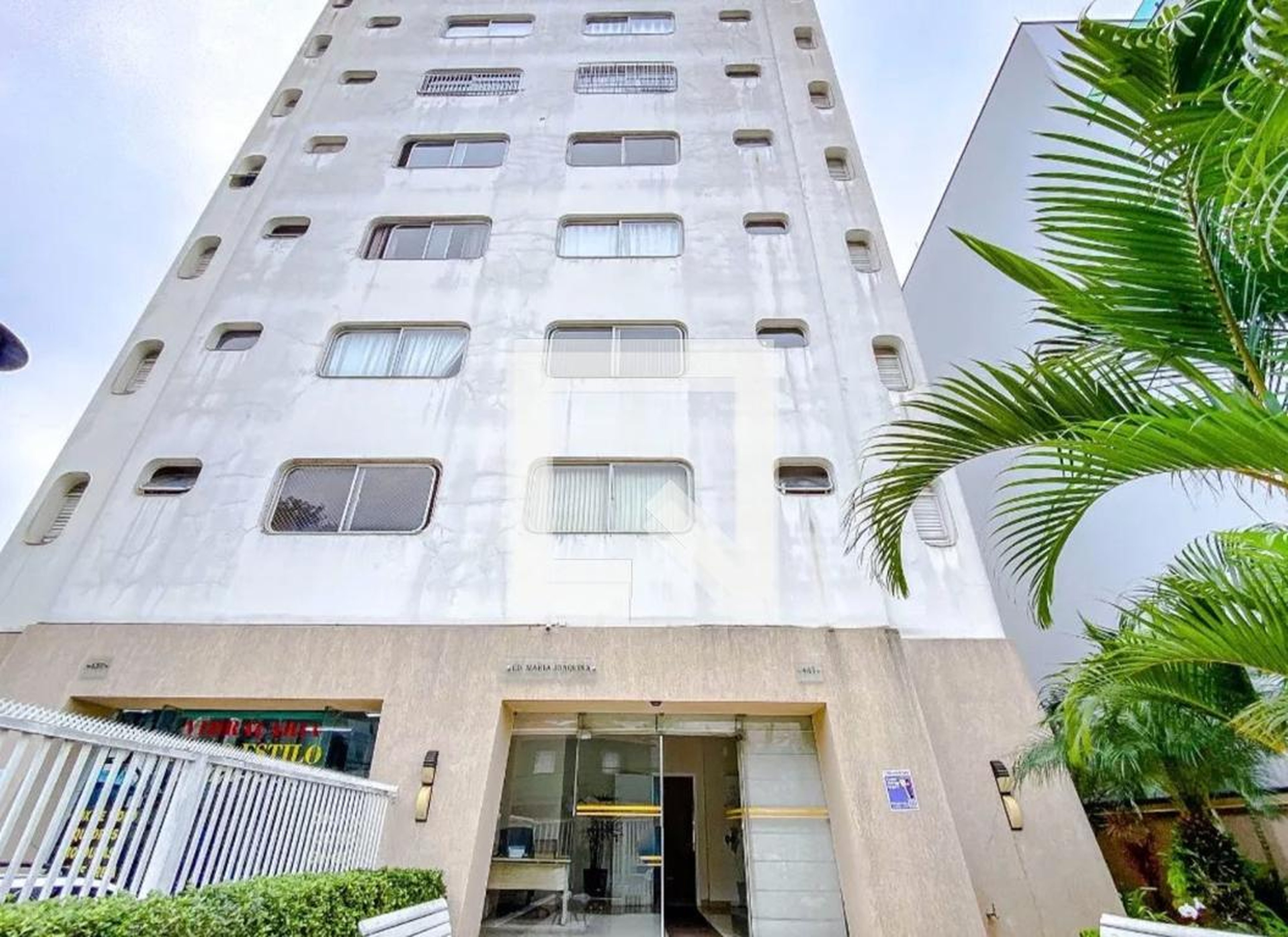 Fachada Condomínio em Rua Eleonora Cintra, 241