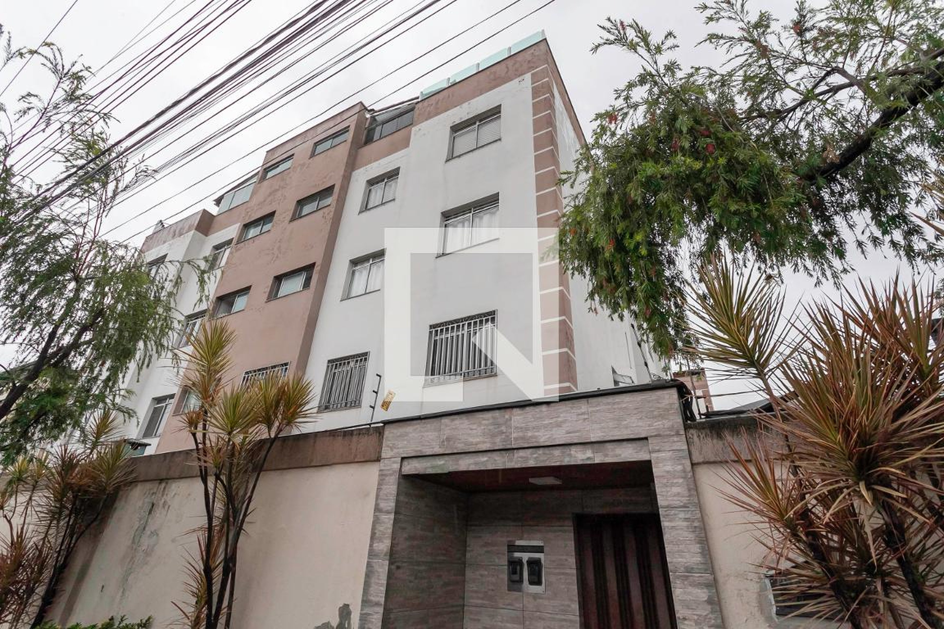 Fachada Condomínio em Rua Ii, 48