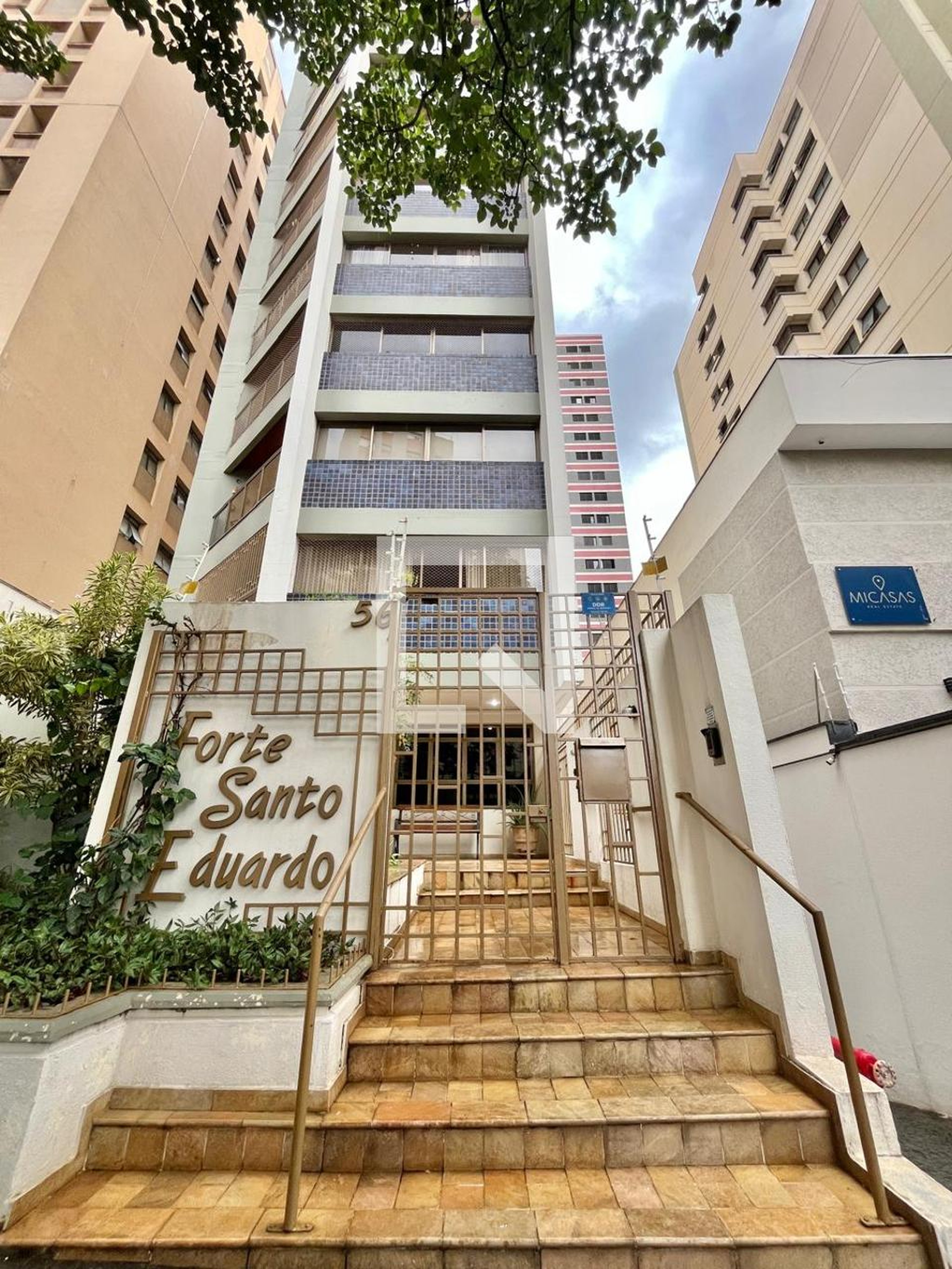 Fachada do Prédio Condomínio em Rua Doutor Guilherme da Silva, 56