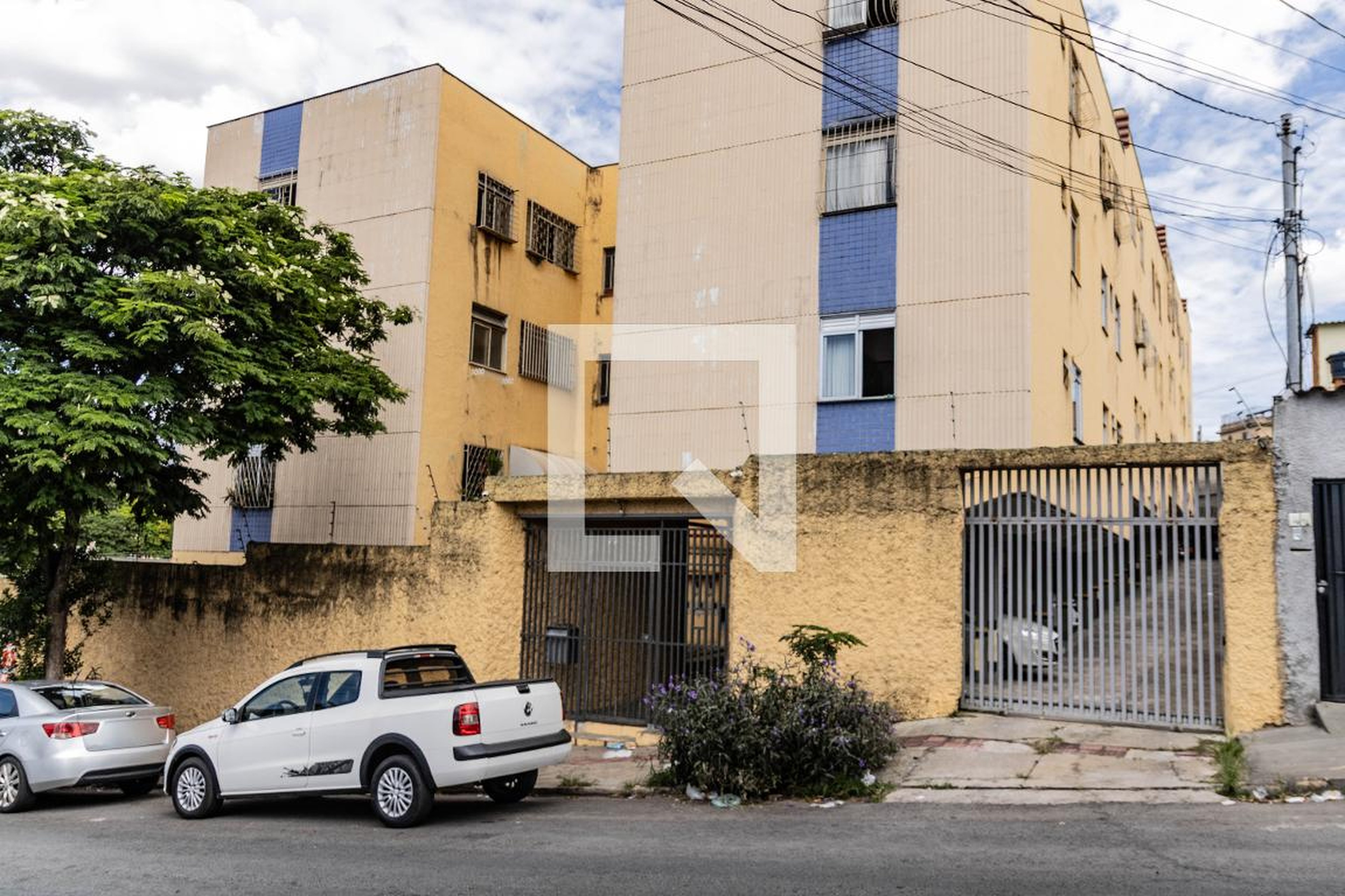 Fachada Condomínio em Rua Santa Juliana, 75