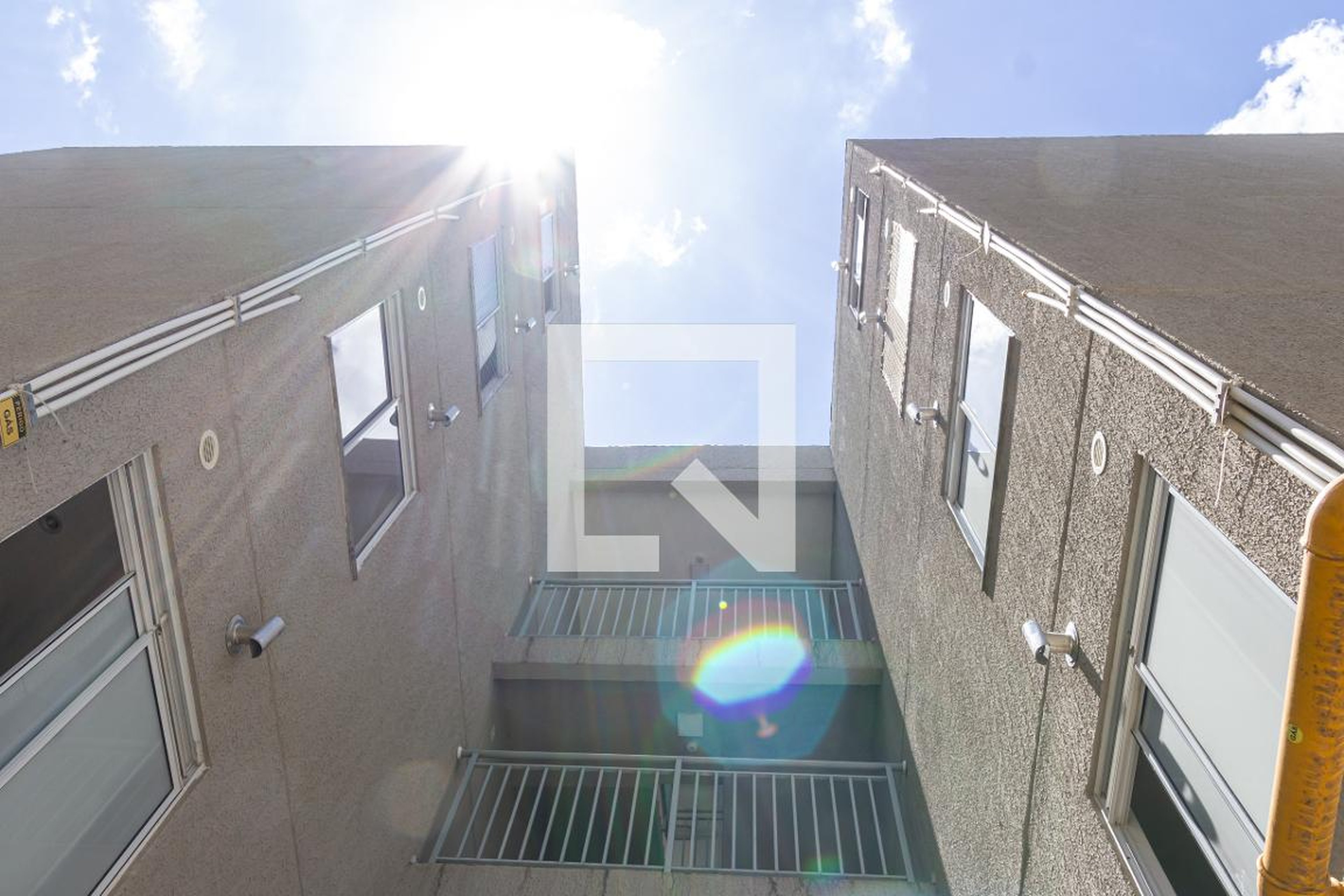 Fachada Condomínio em Rua Marta Cândido, 71