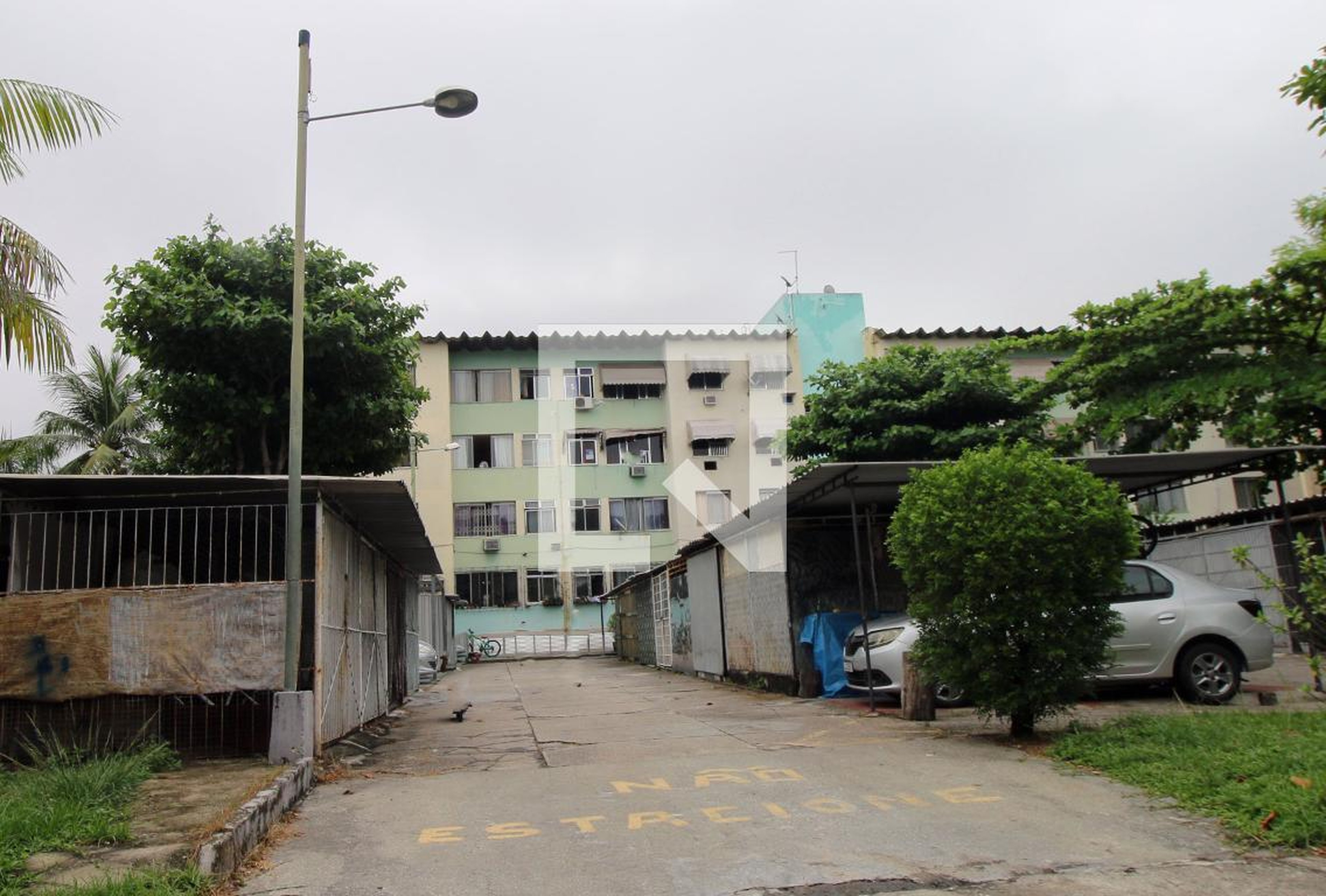 Fachada do Prédio Condomínio em Rua Abadie Faria Rosa, 81