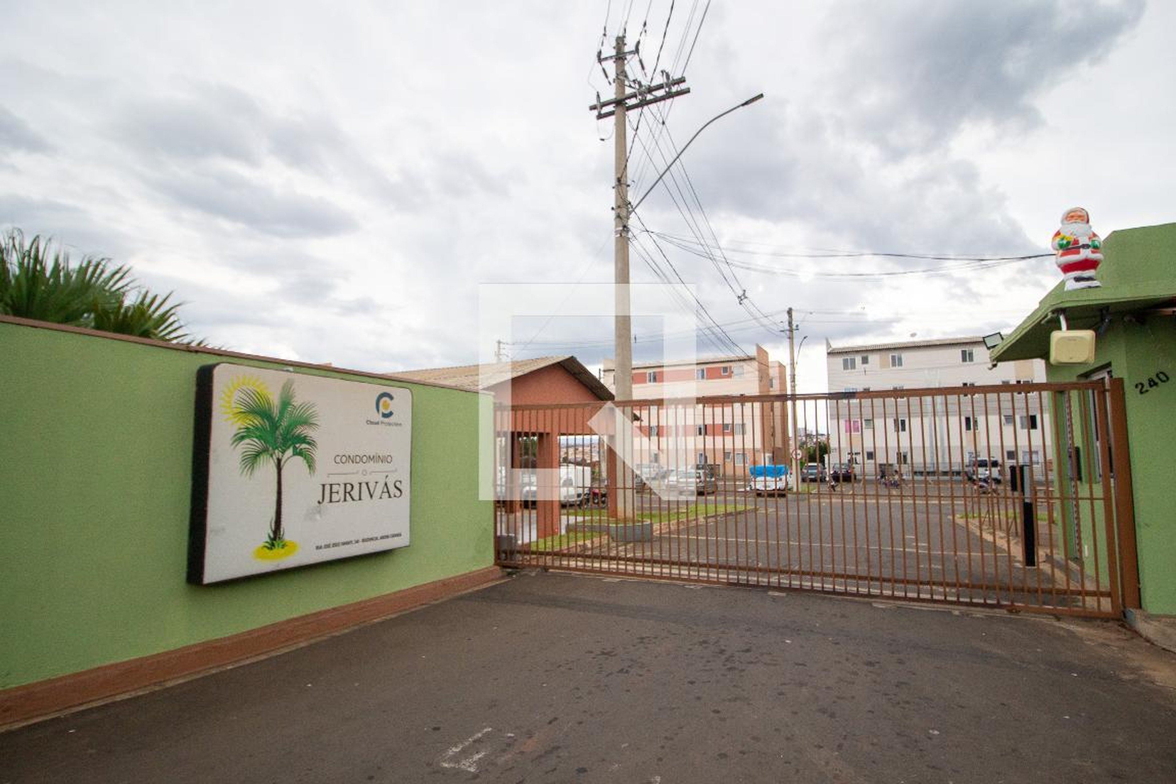 Fachada Condomínio em Rua José Jesus Infanti, 240