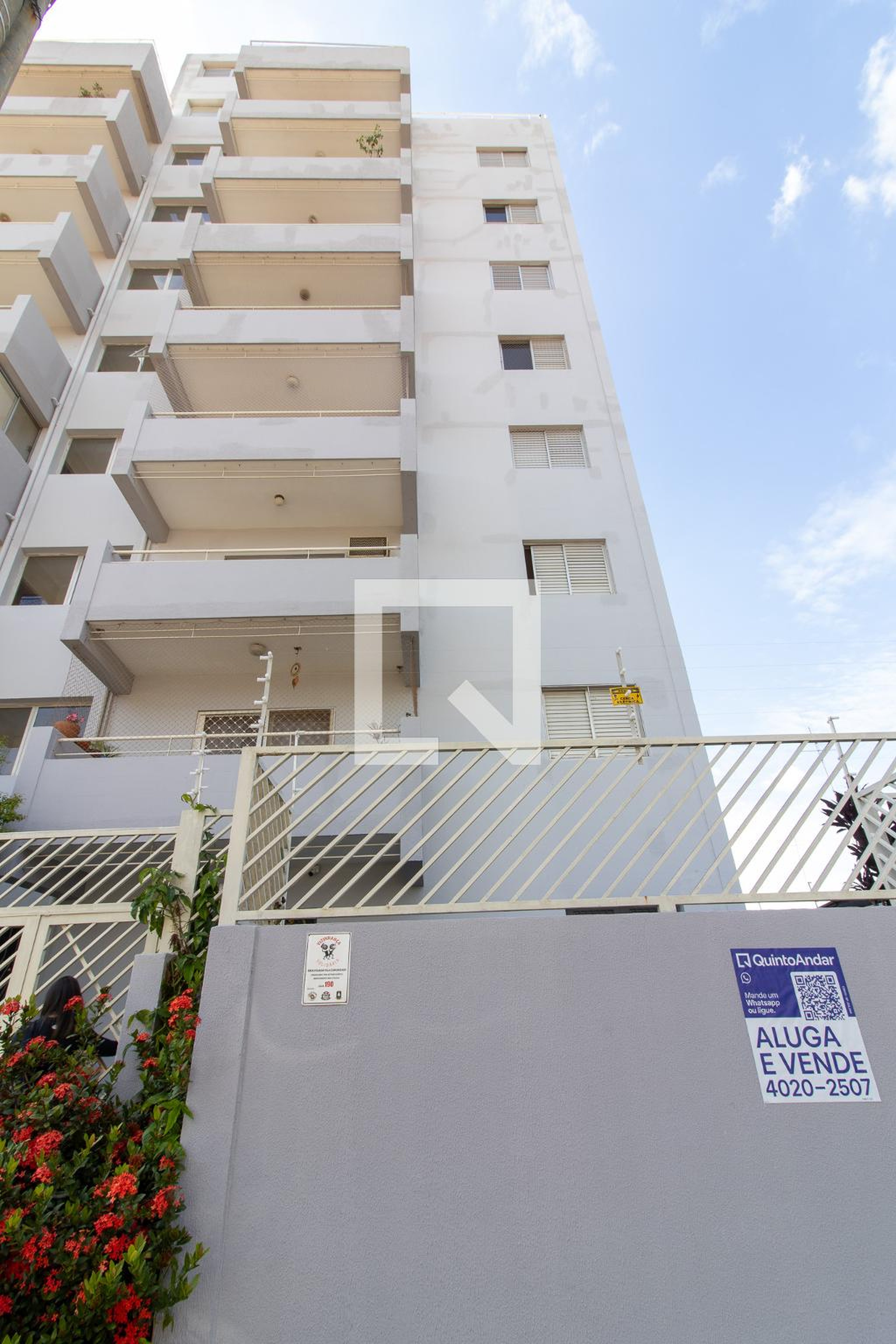 Fachada Condomínio em Rua Avelino Diz, 22