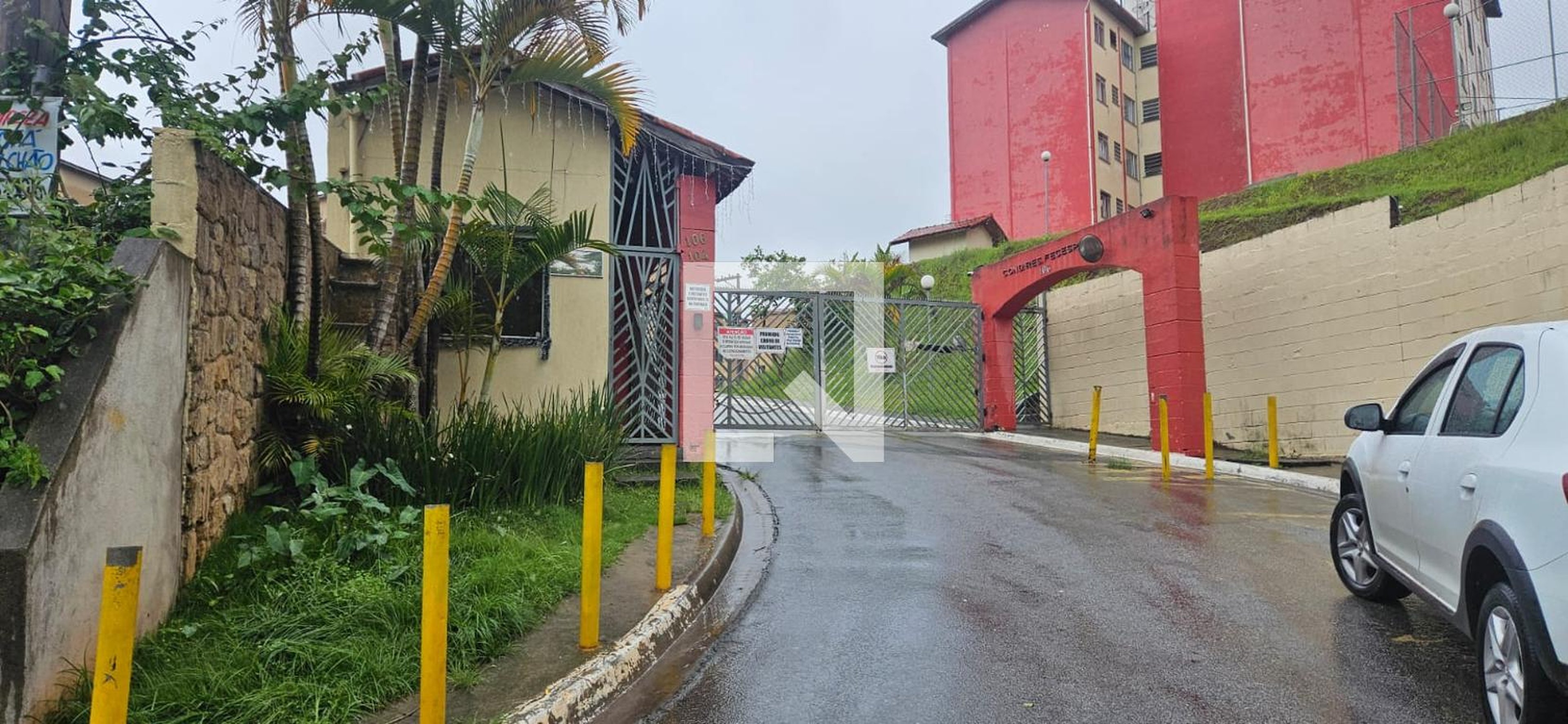 Fachada do condomínio Condomínio em Rua Cambará Branco, 106