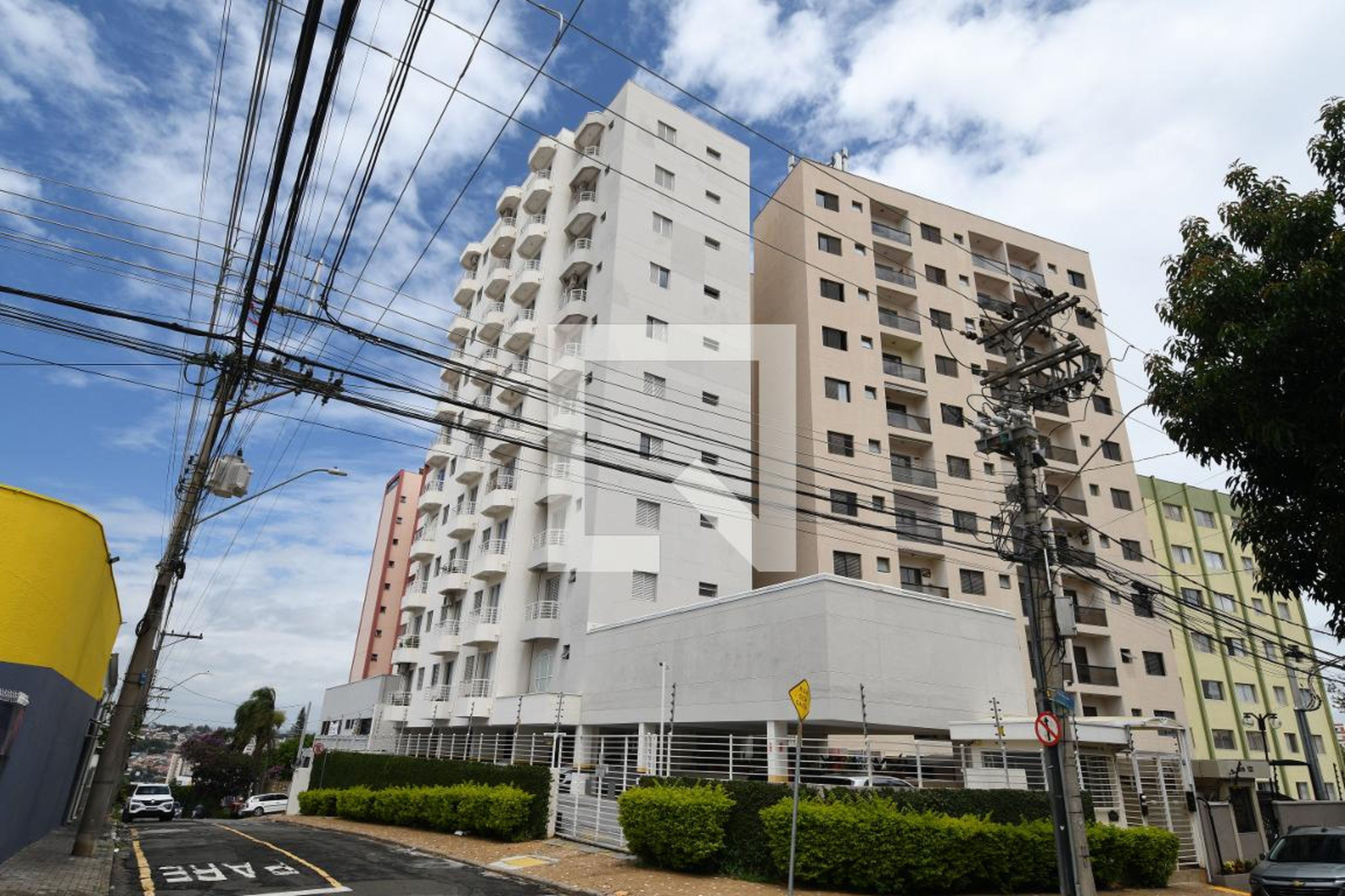 Fachada do Prédio Condomínio em Rua Oscar Leite, 111