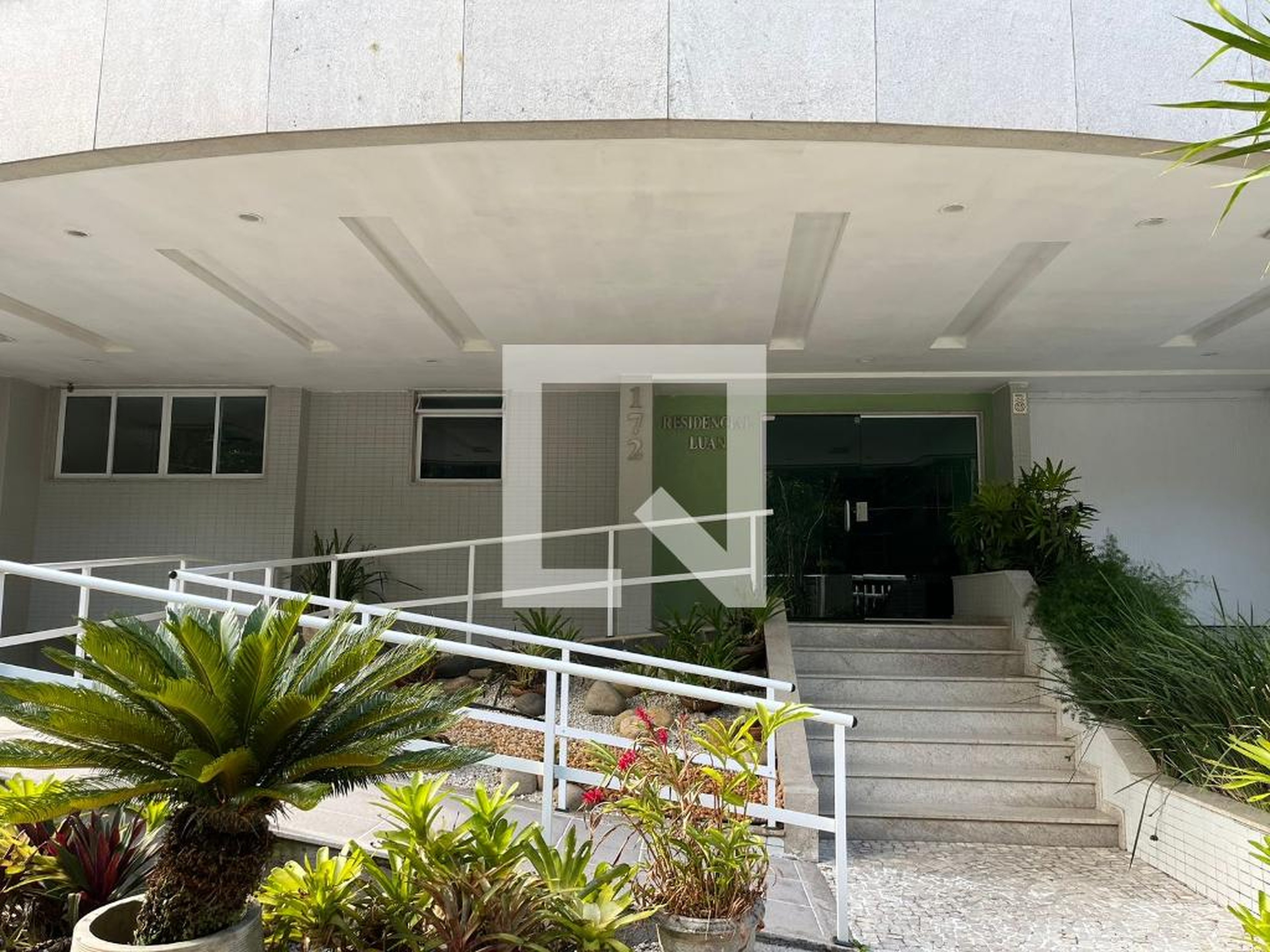 Fachada Condomínio em Rua Professor Hermes Lima, 172