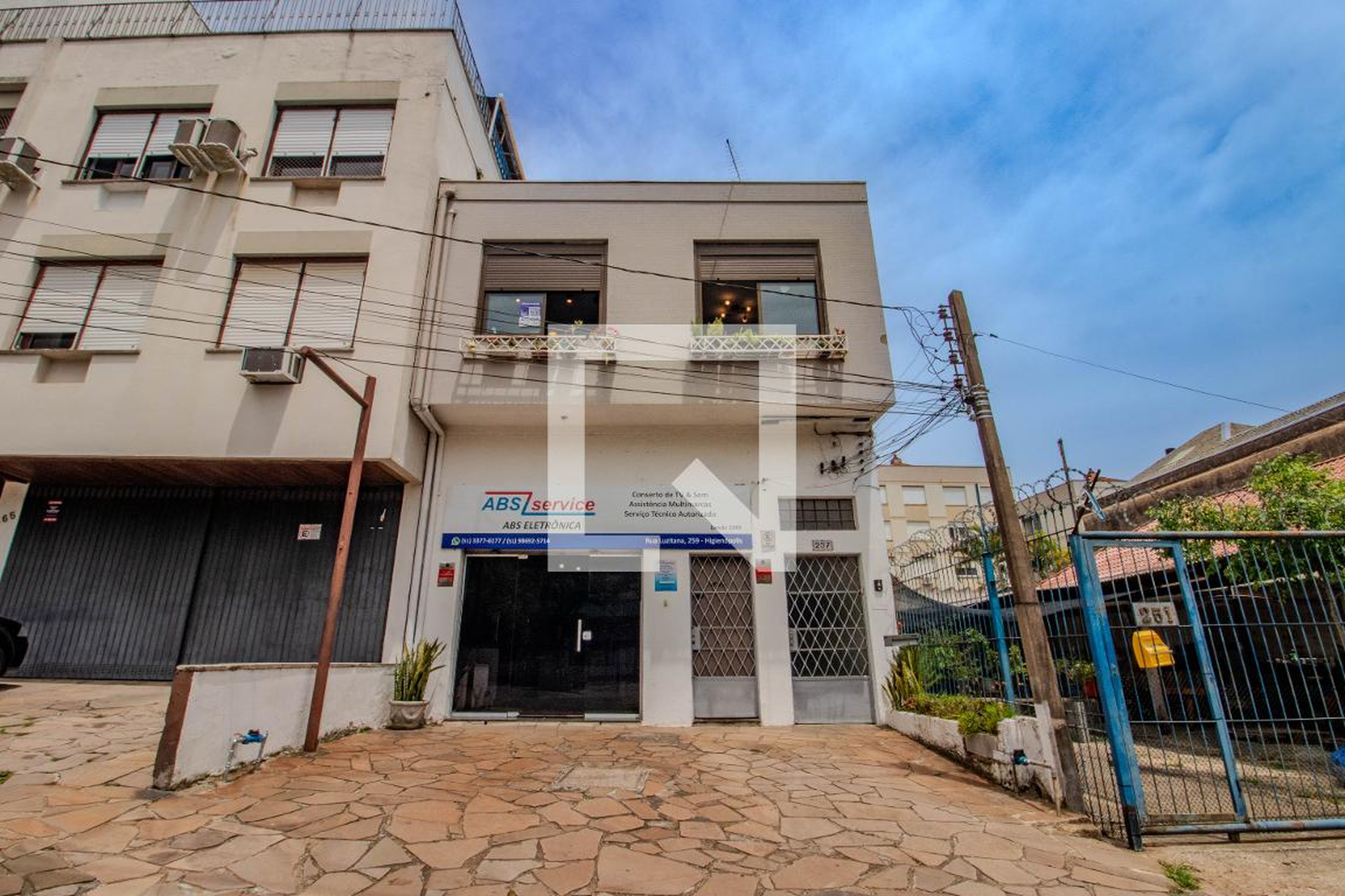 Fachada Condomínio em Rua Luzitana, 257