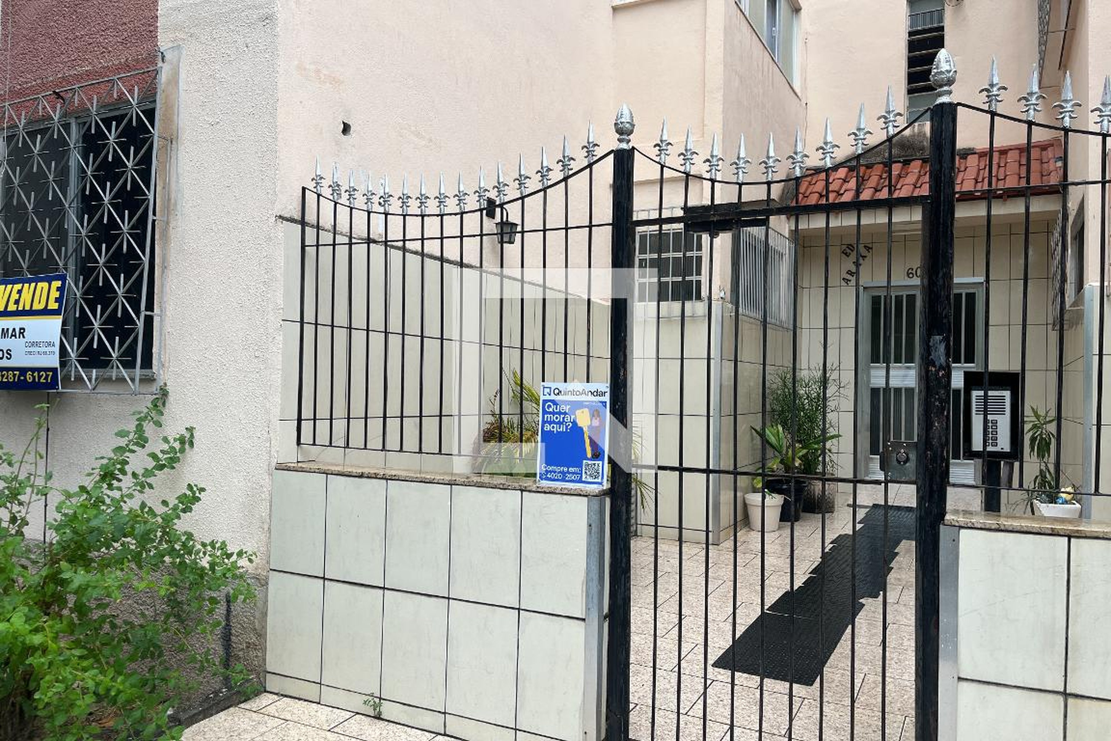 Fachada Condomínio em Rua Gustavo Augusto de Resende, 606