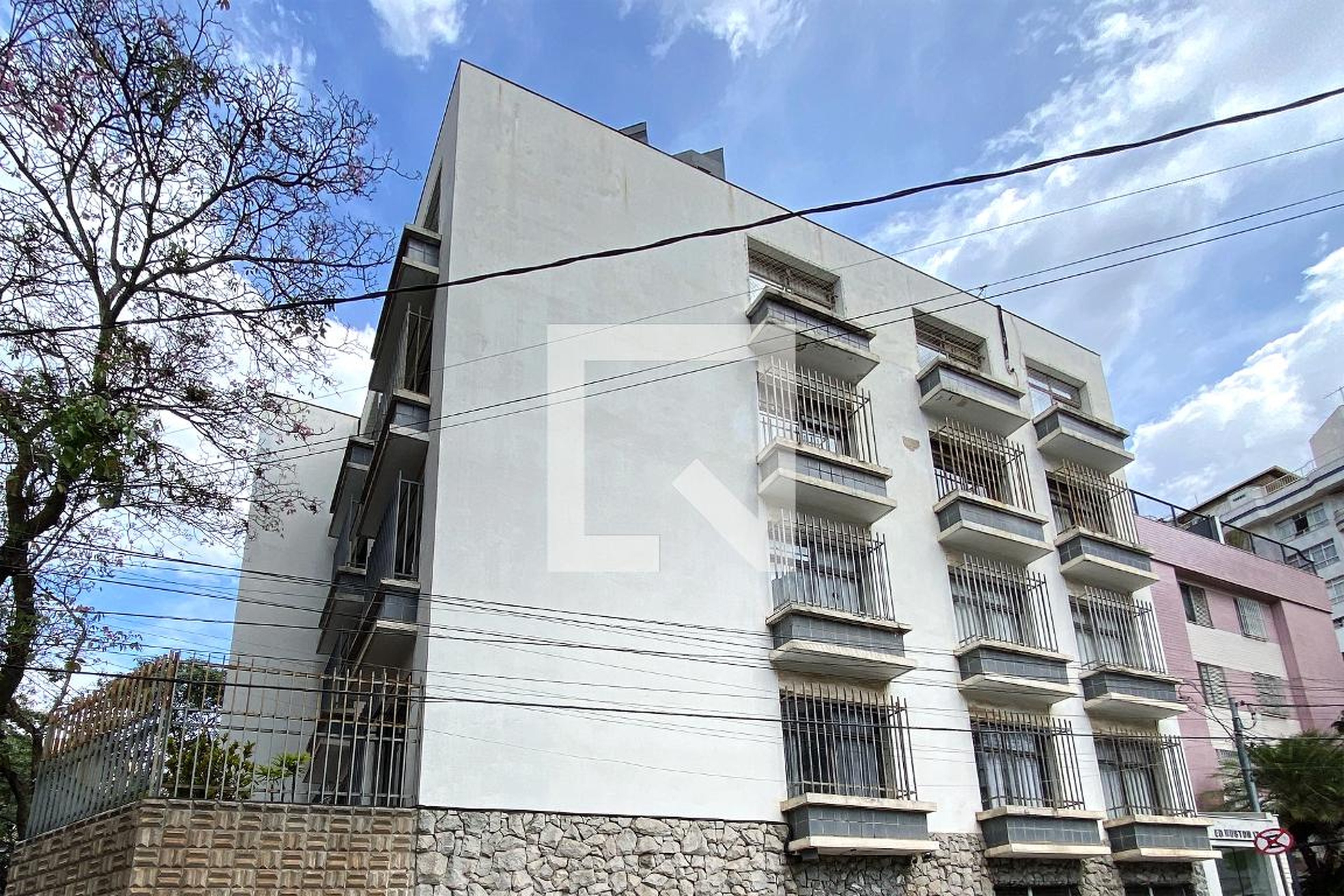 Fachada Condomínio em Rua Donato da Fonseca, 17
