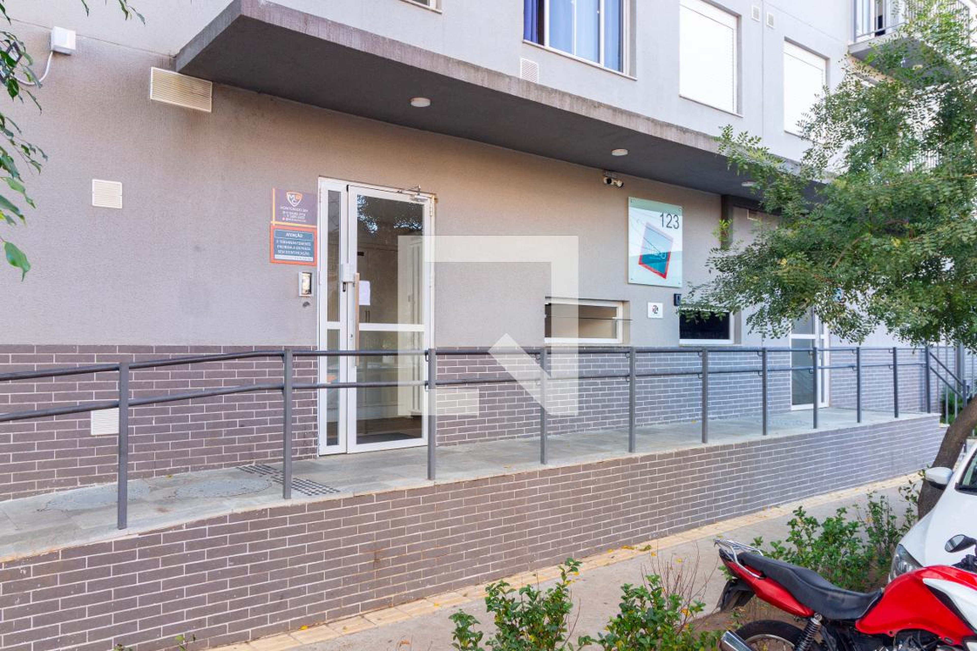 Fachada Condomínio em Rua Flora, 122