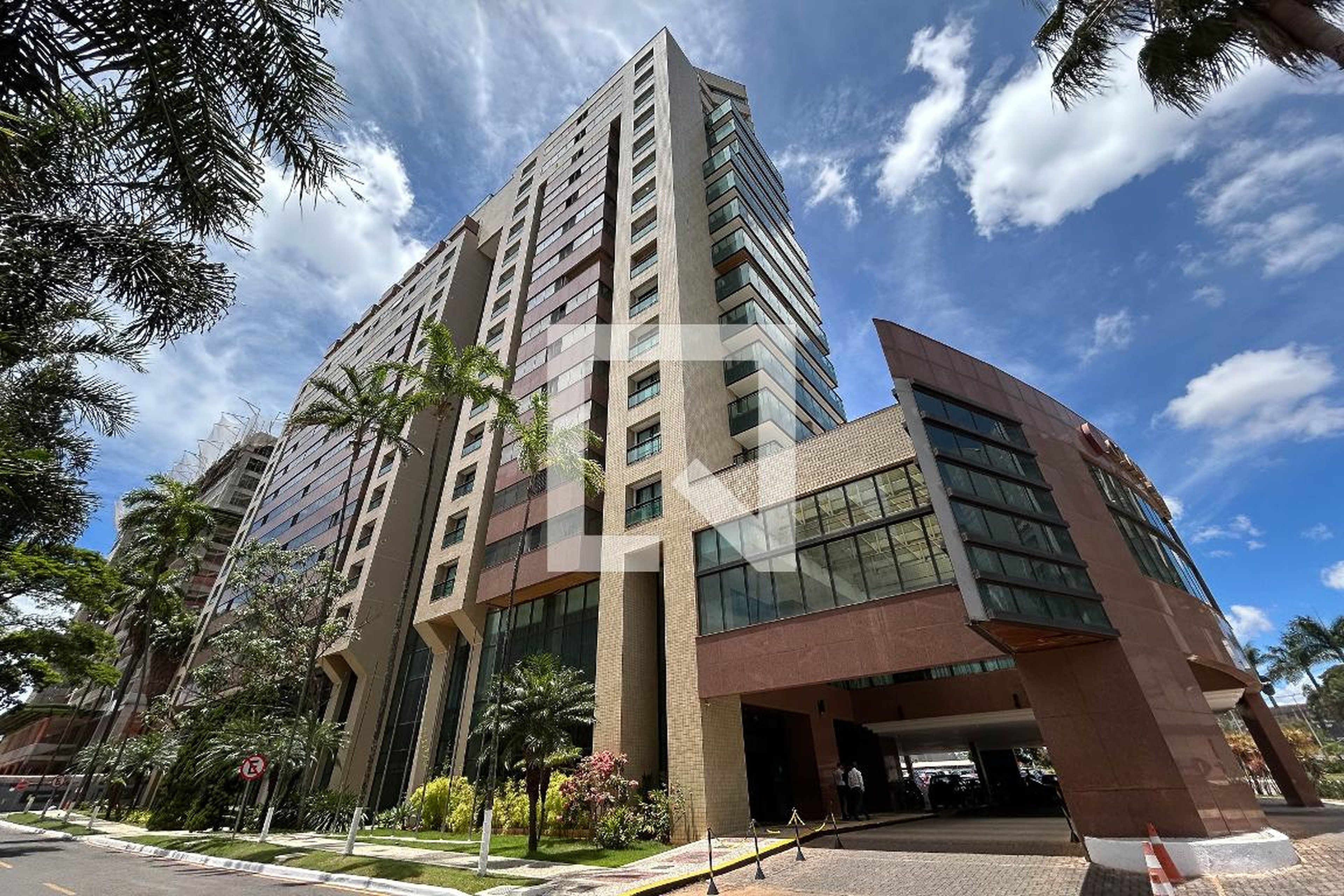 Fachada Condomínio em SHN Quadra 5 Bloco G, 2