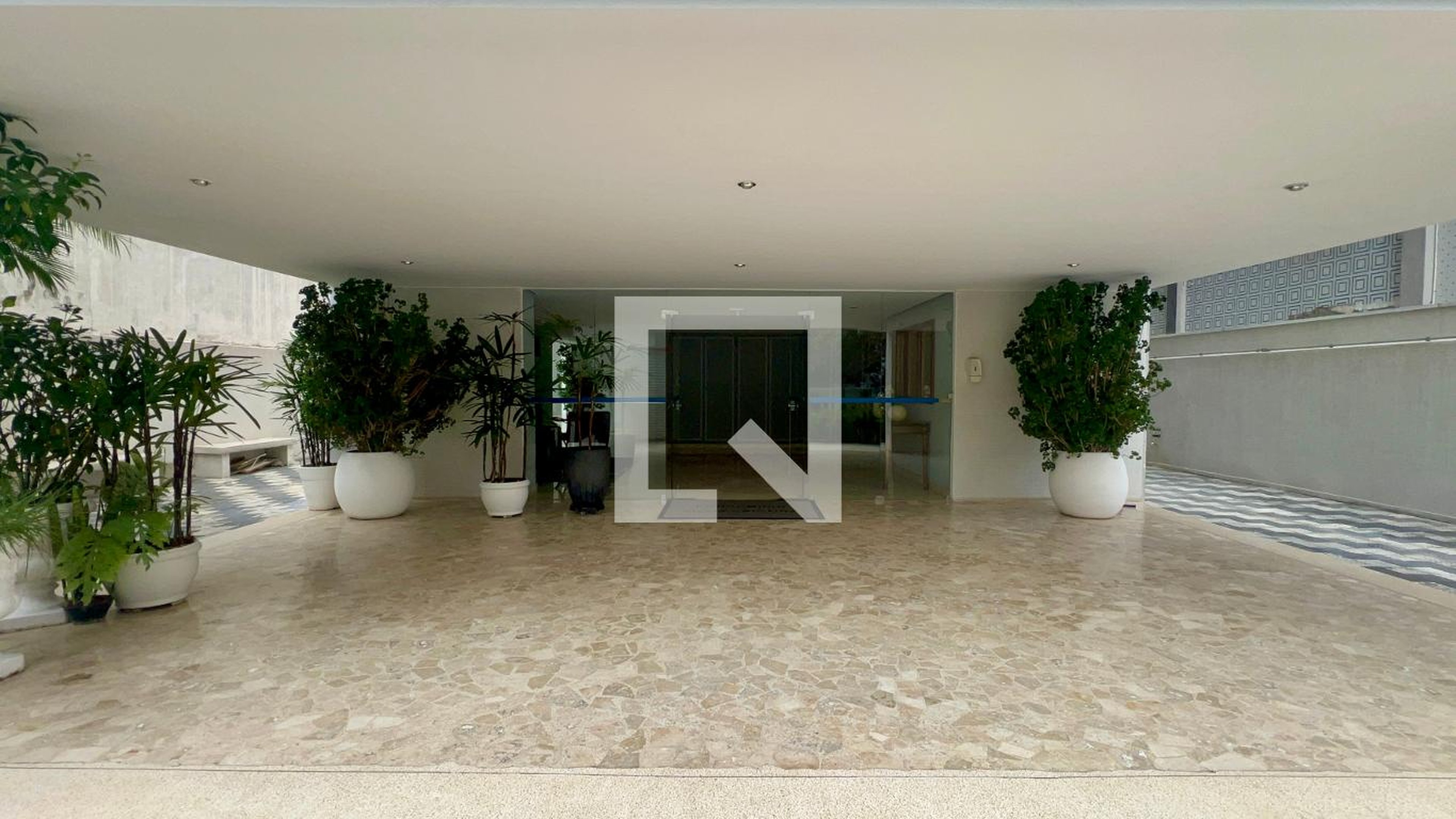 Entrada - Edifício Sílvia Cristina