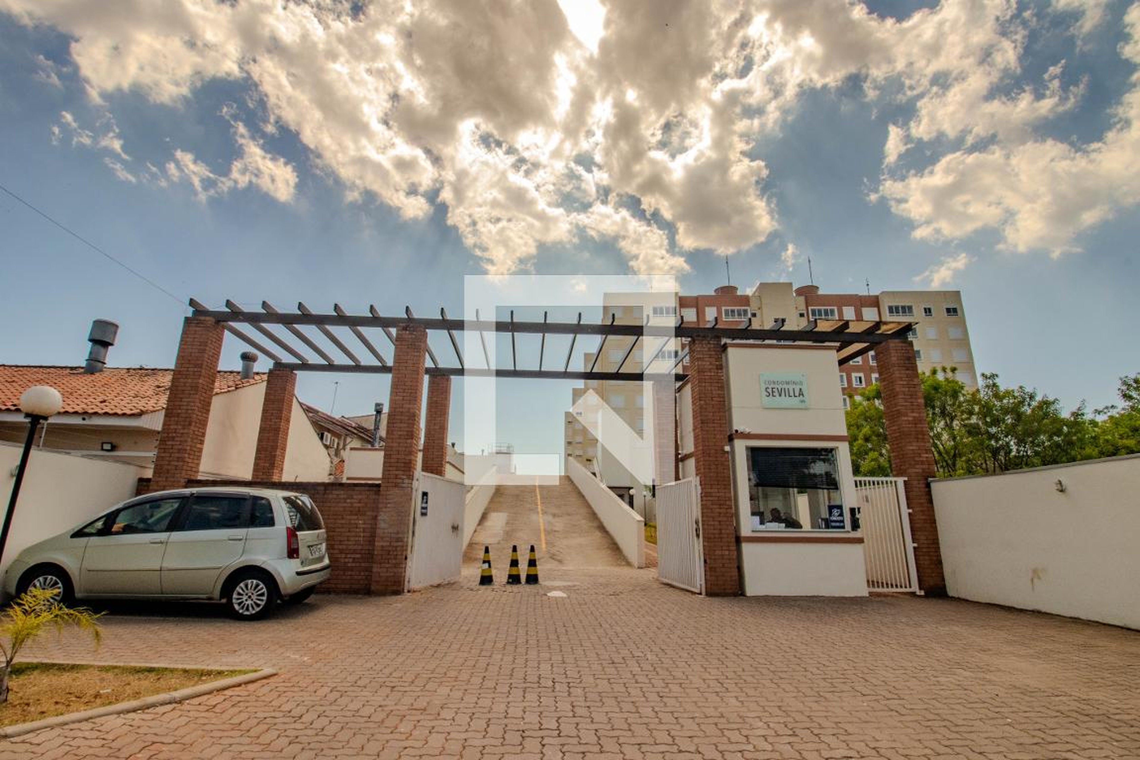 Fachada Condomínio em Avenida João Ferreira Jardim, 368