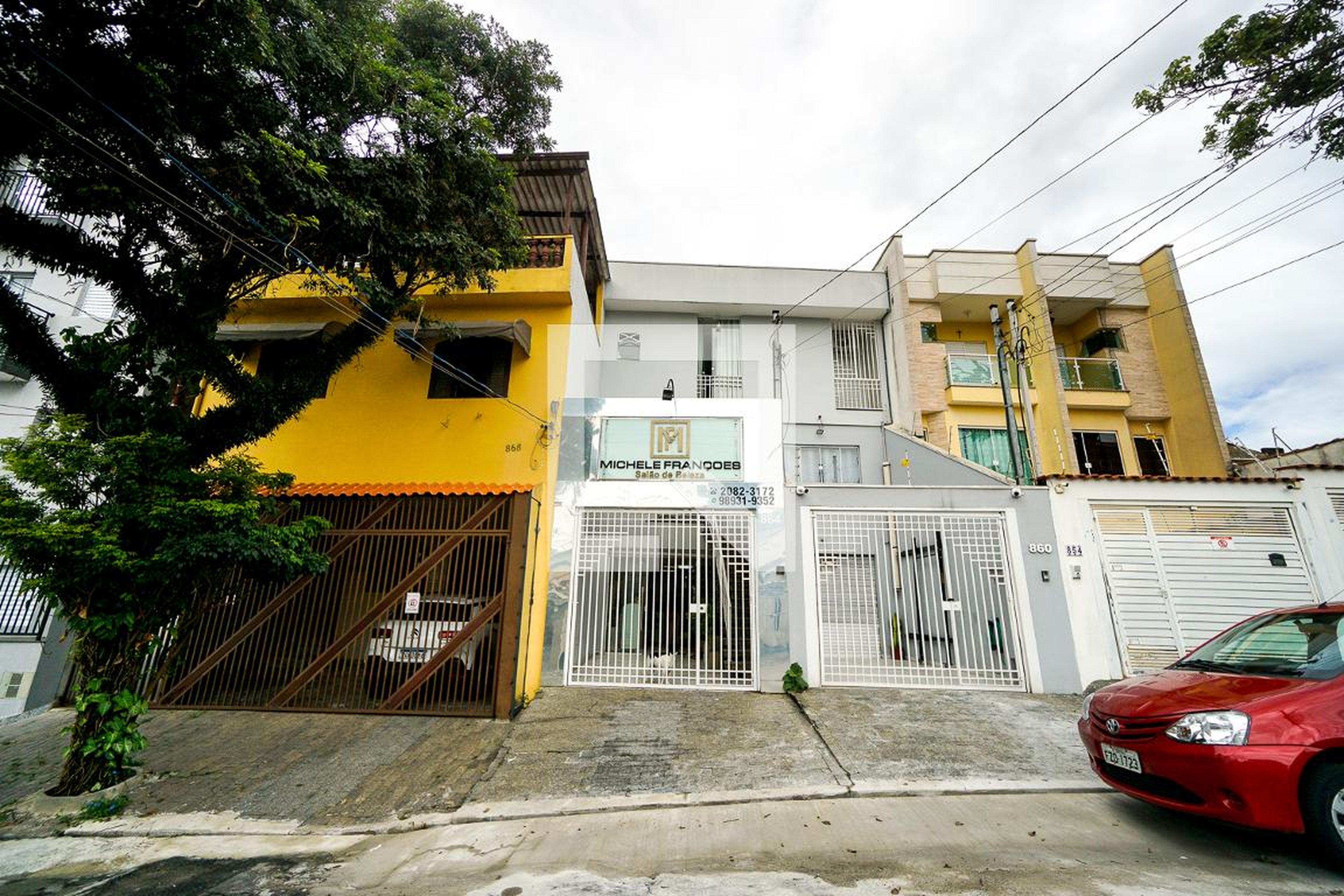 Fachada Condomínio em Rua Dona Escolástica Melchert da Fonseca, 864