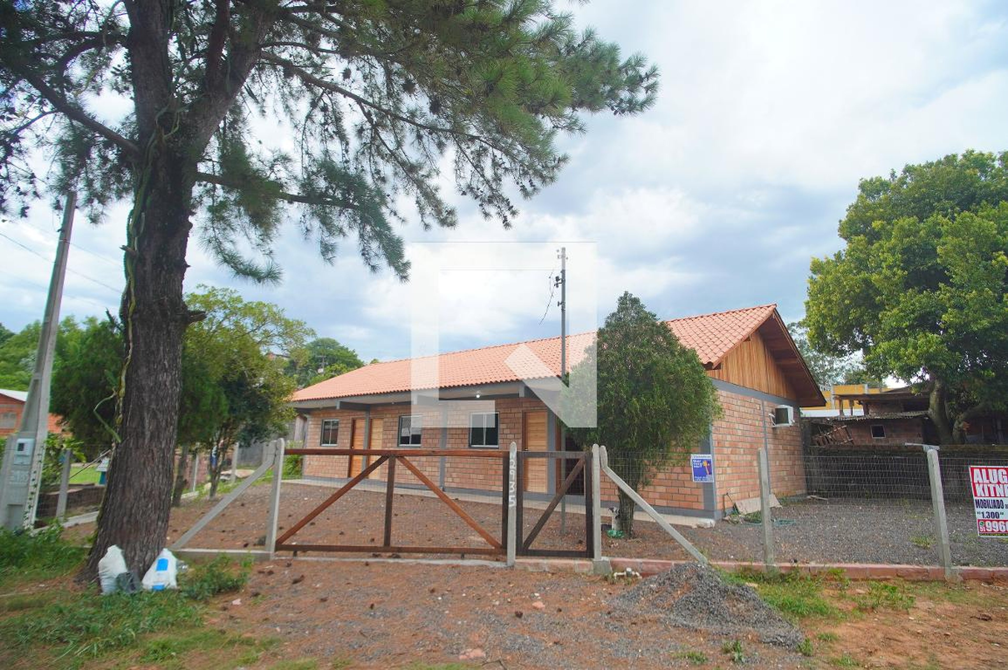 Fachada Condomínio em Rua Cristopher Levalley, 2935