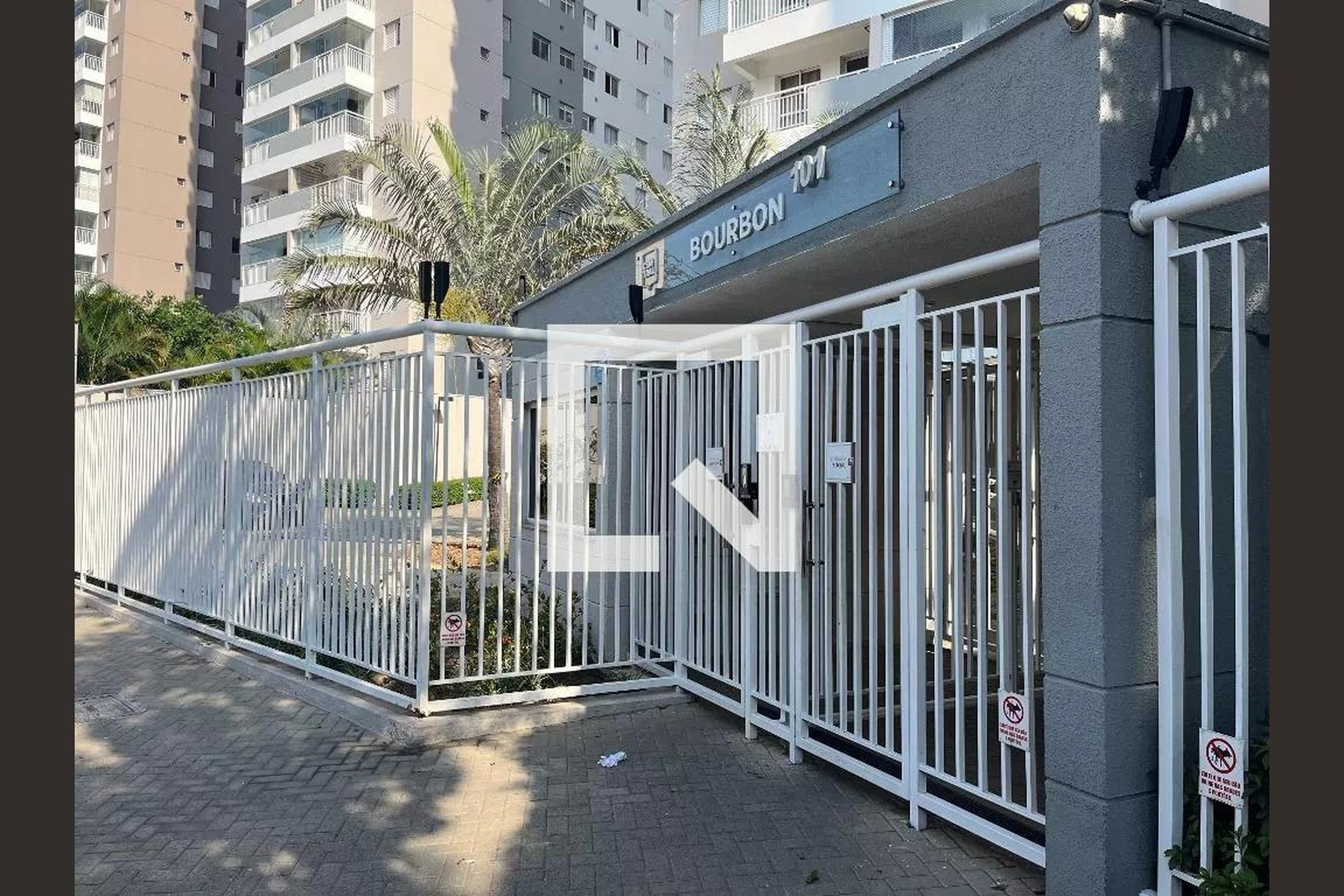 Fachada Condomínio em Rua Cônego Vicente Miguel Marino, 102