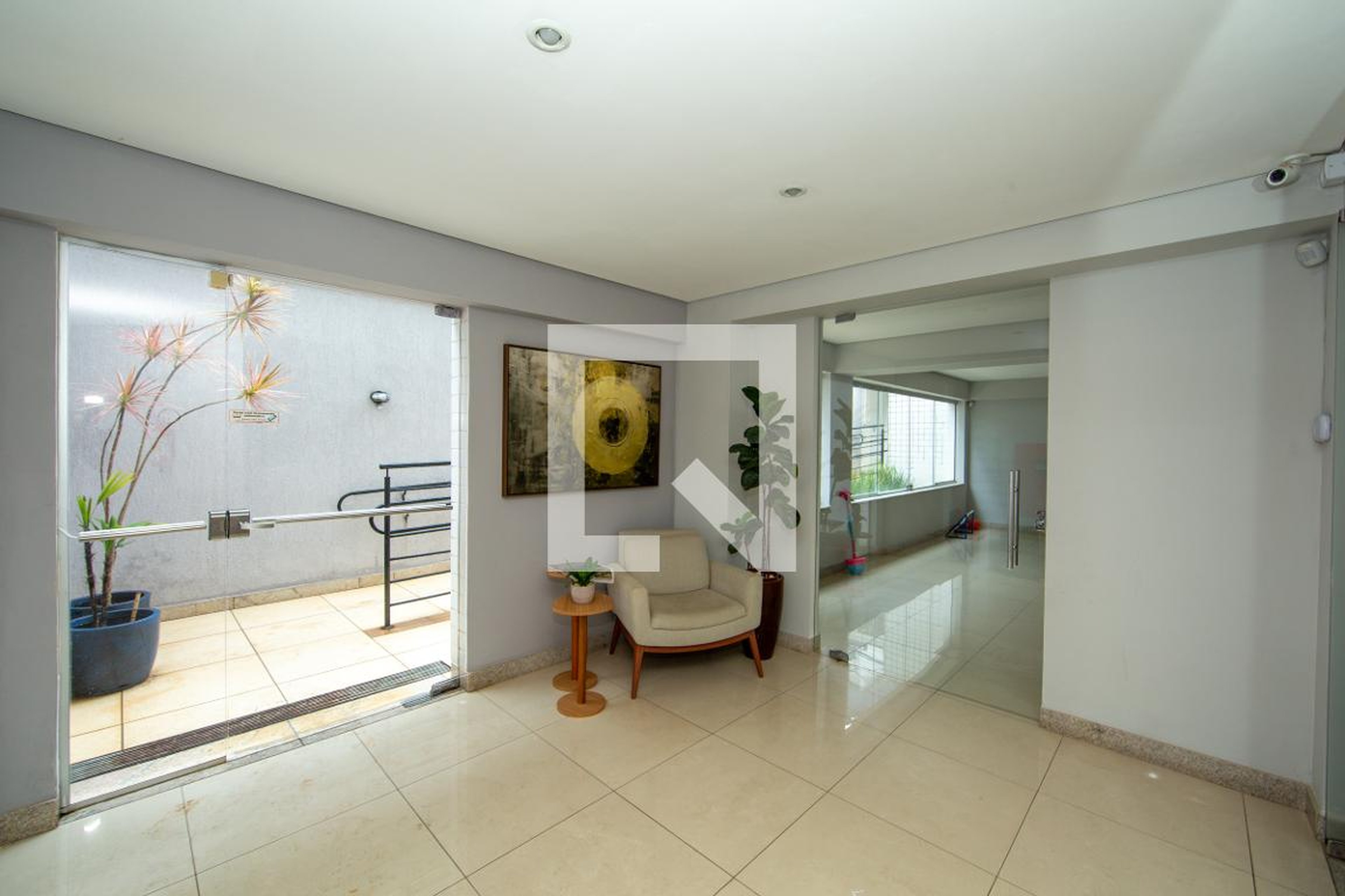 HALL Condomínio em Rua Esmeraldo Botelho, 189