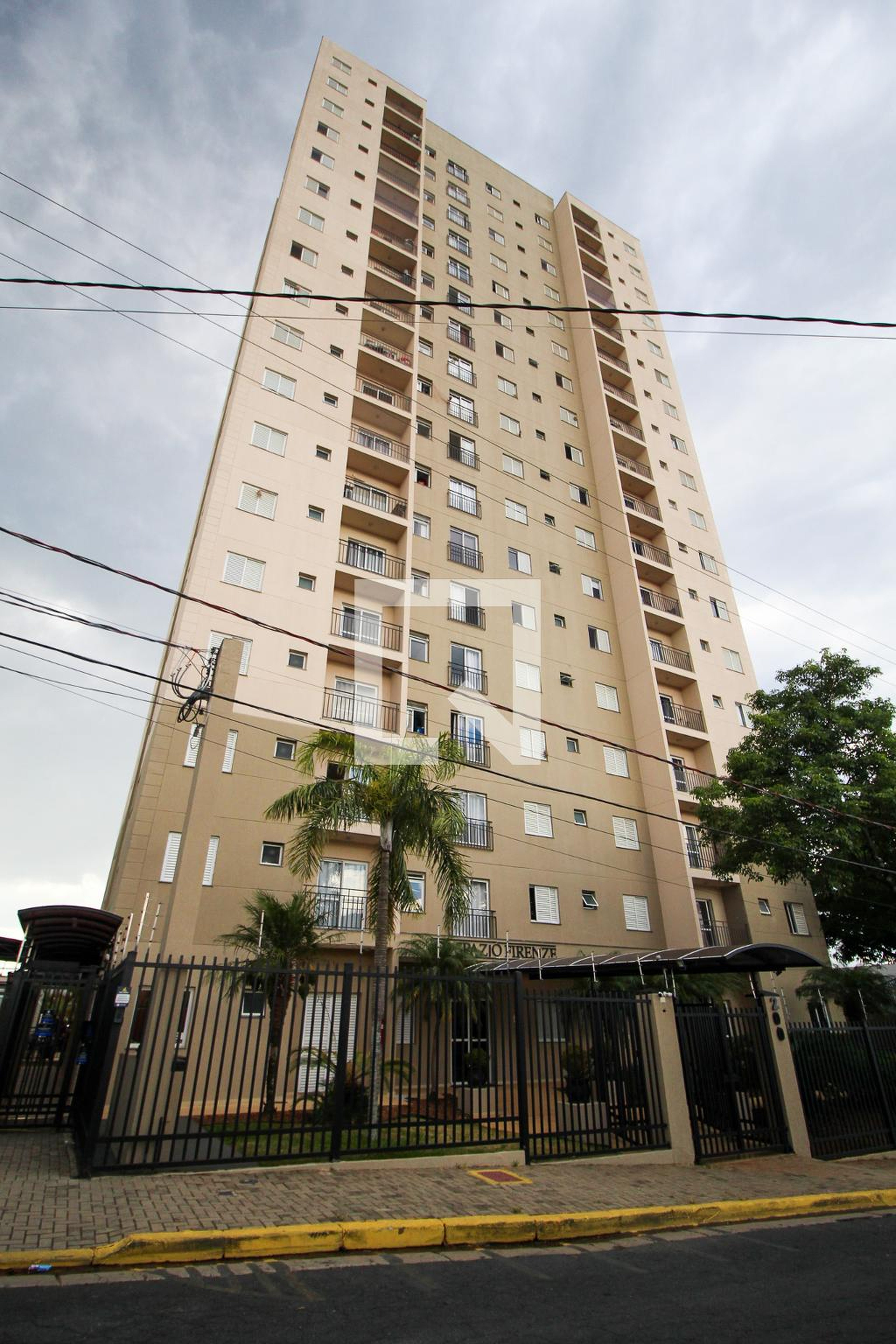 Fachada Condomínio em Rua Luísa Matielo Hanser, 108