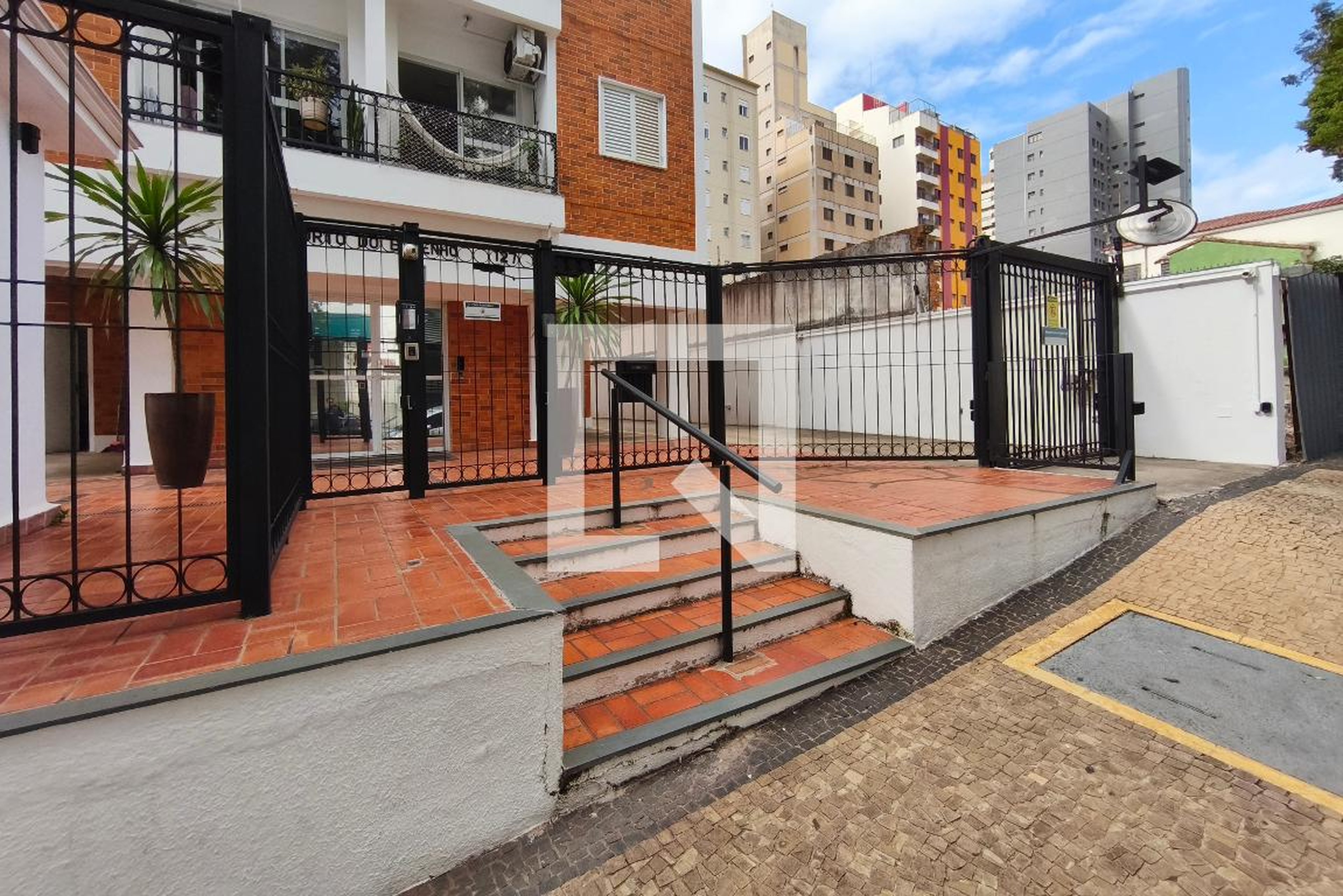 Fachada do Condomínio Condomínio em Rua Joaquim Novaes, 127