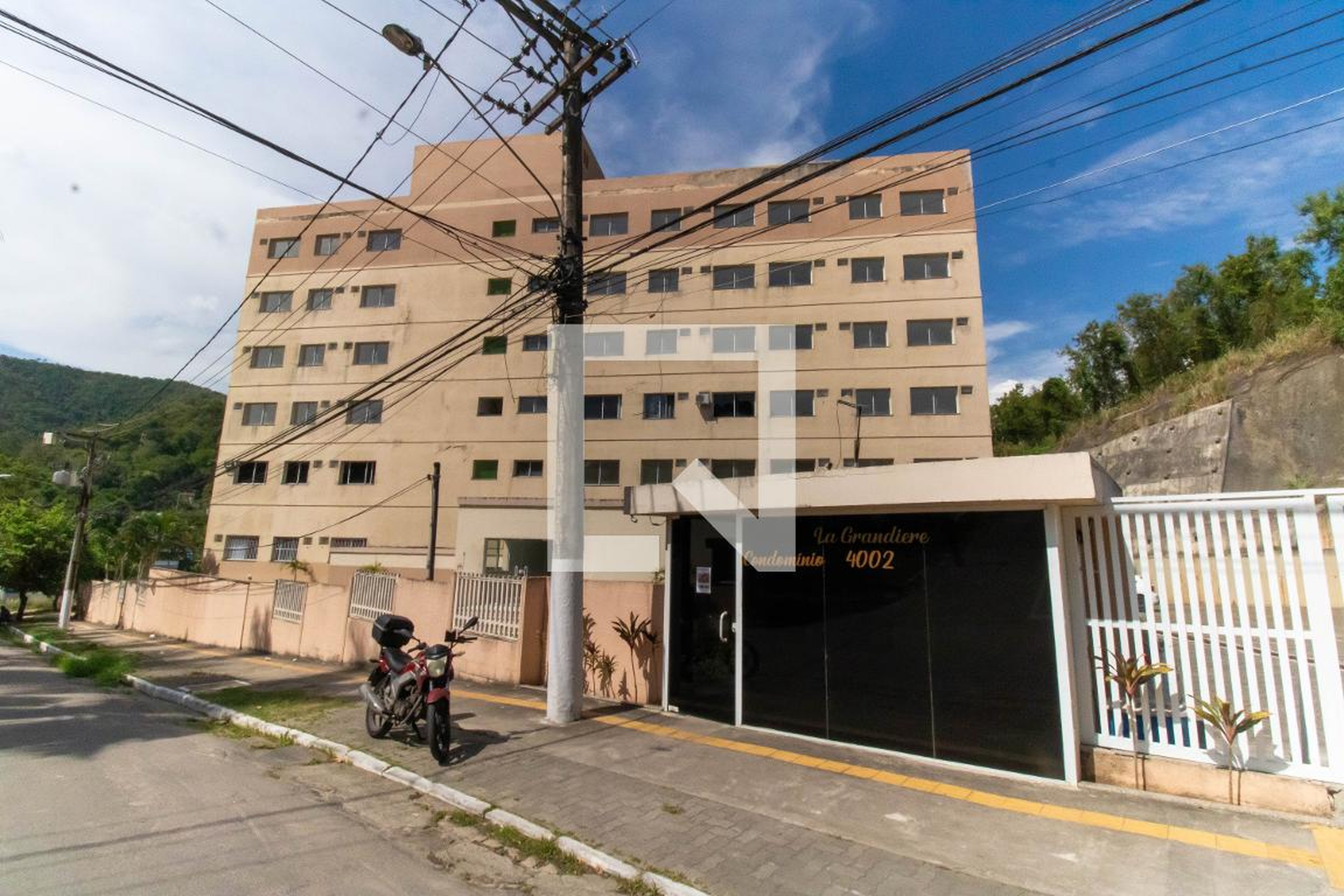 Fachada Condomínio em Rua Pastor Martin Luther King, 4002