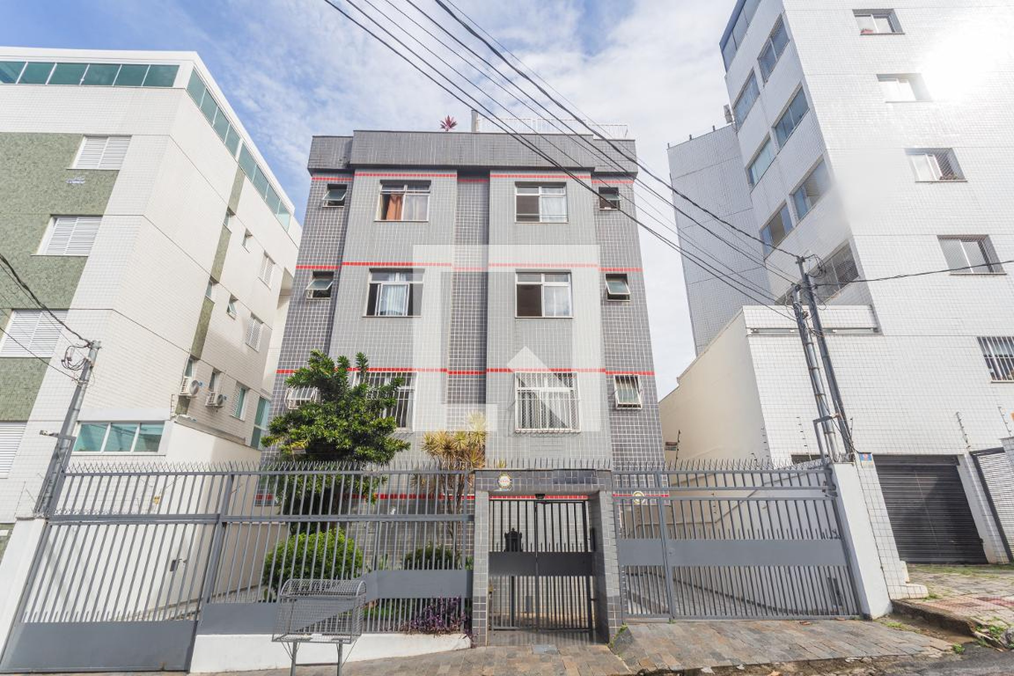 Fachada Condomínio em Rua Andesita, 395