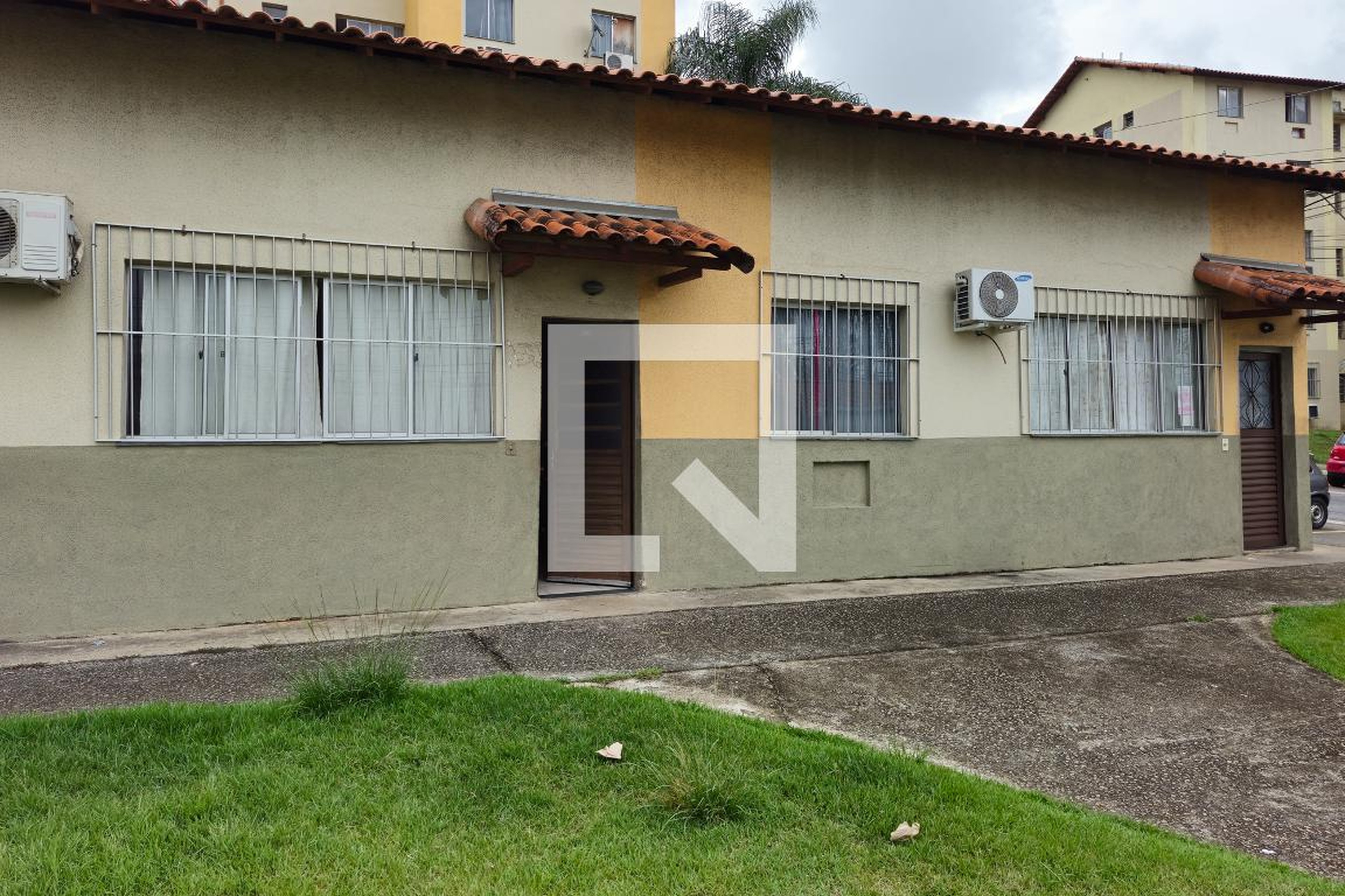Fachada Condomínio em Estrada do Campinho, 105