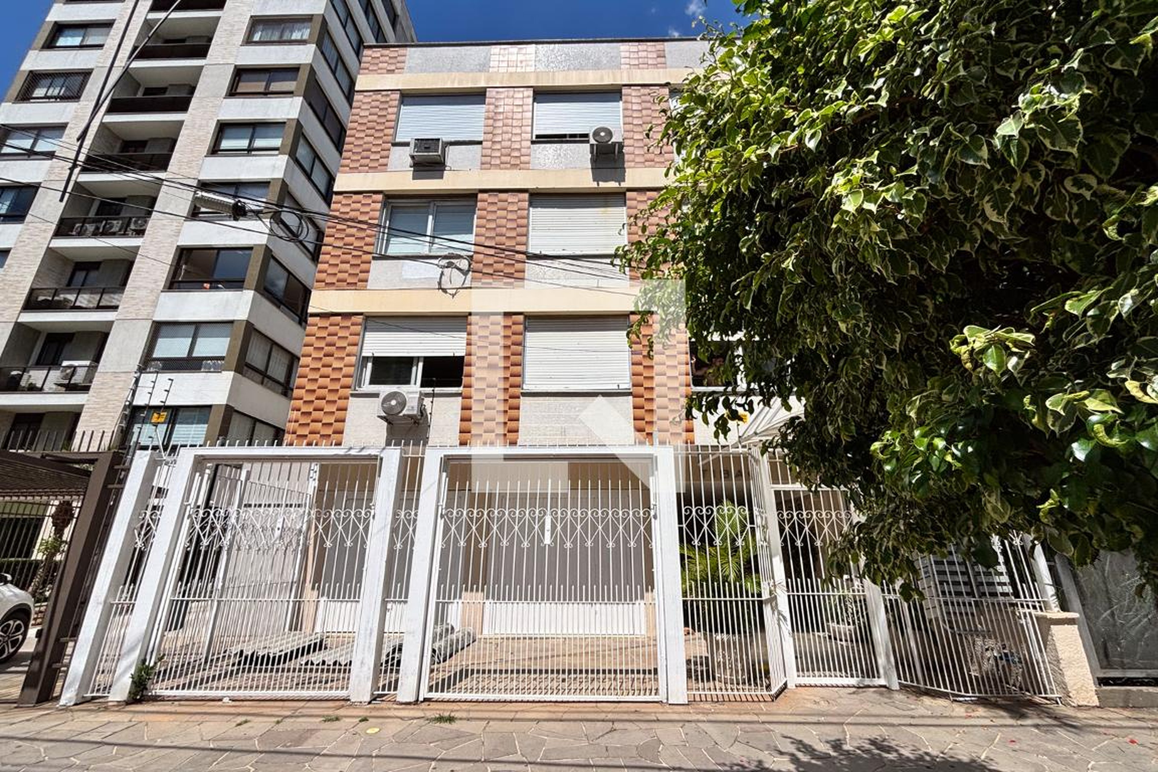 Fachada Condomínio em Rua Múcio Teixeira, 86