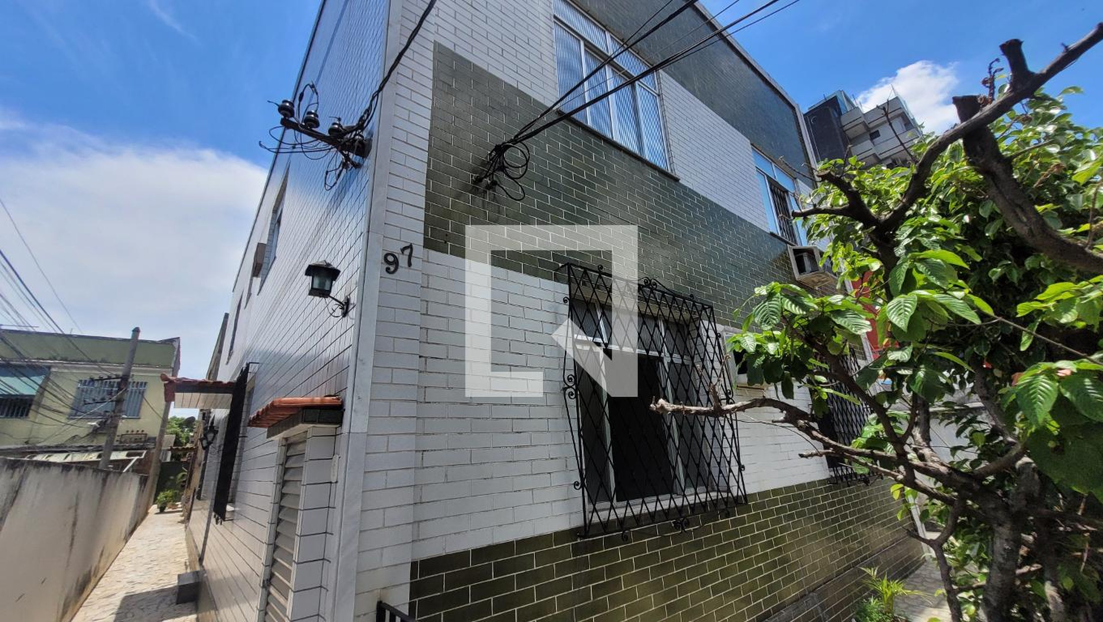 Fachada Condomínio em Rua Luiz Beltrão, 97