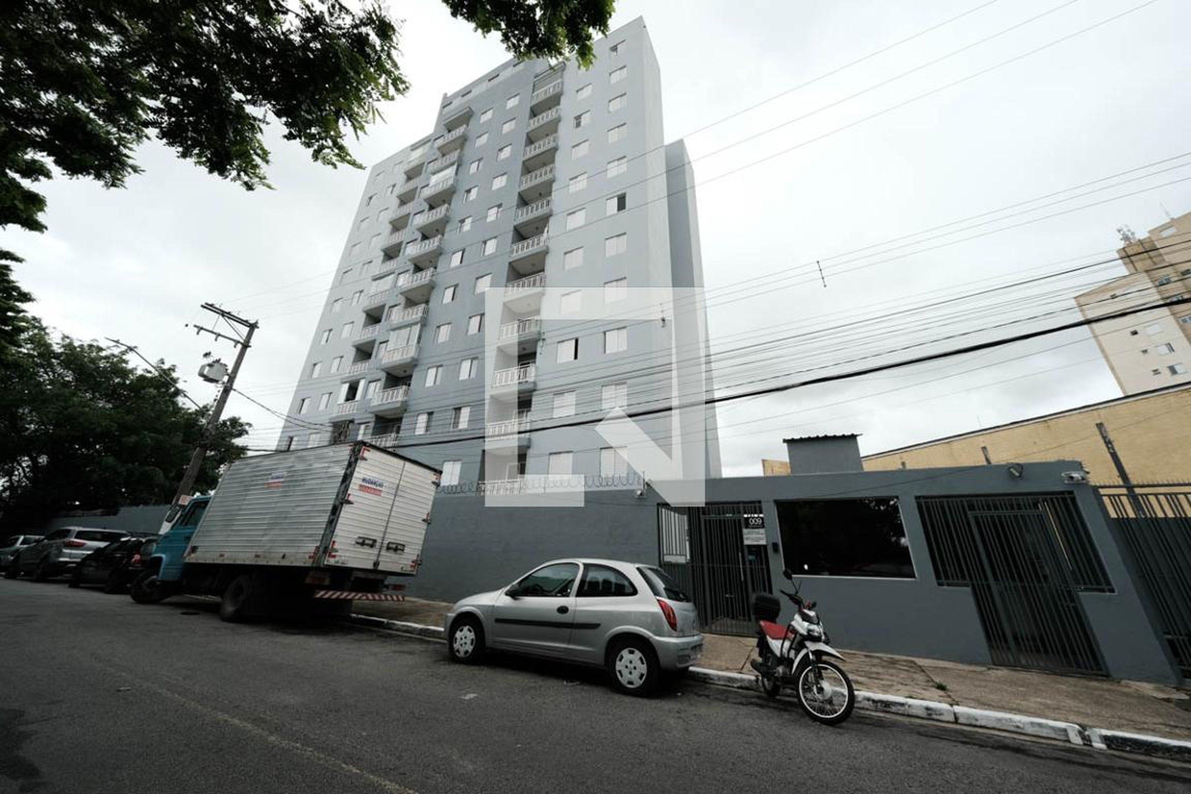 Fachada Condomínio em Rua Angelo Arigoni, 009