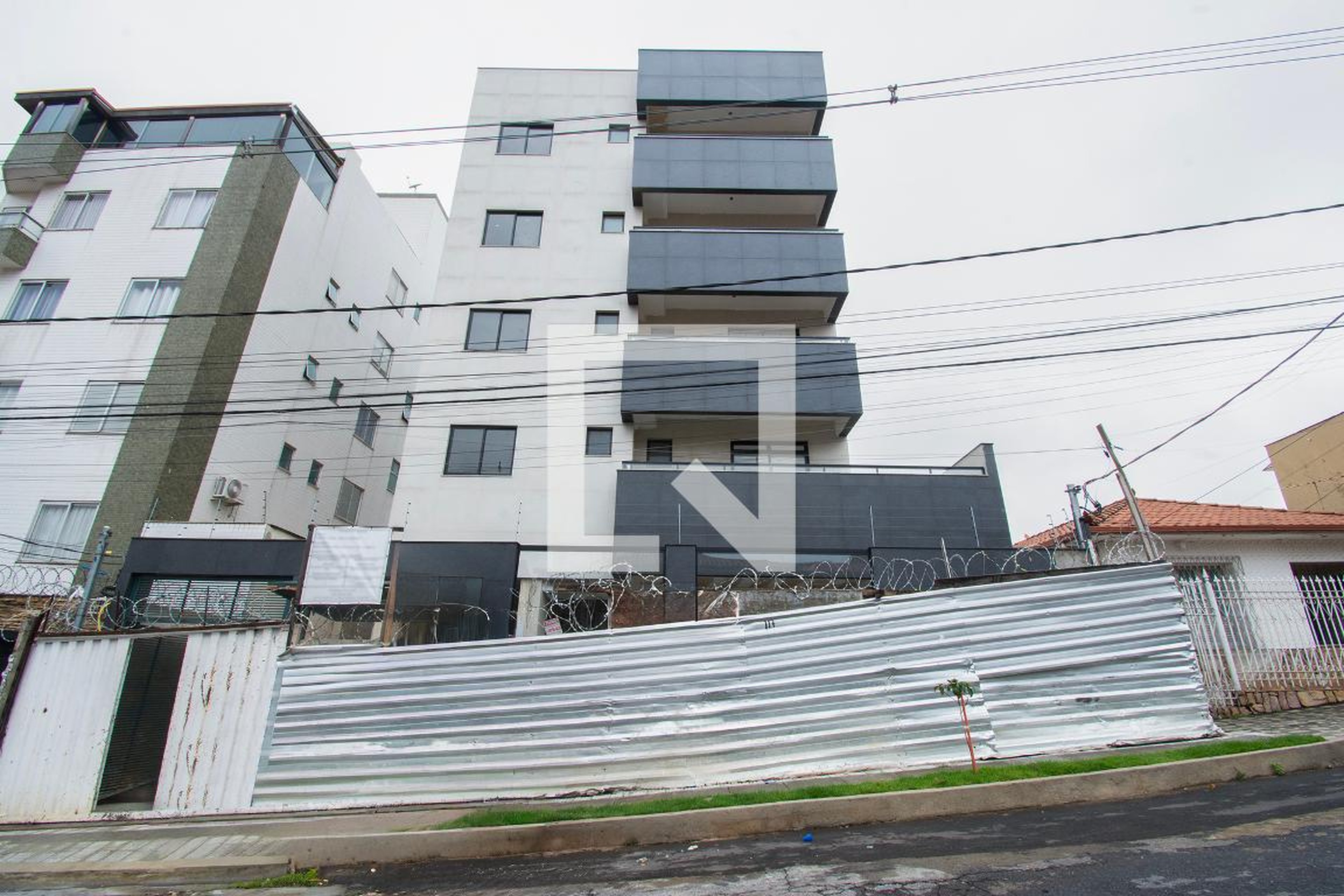 Fachada Condomínio em Rua Coronel Godofredo, 117