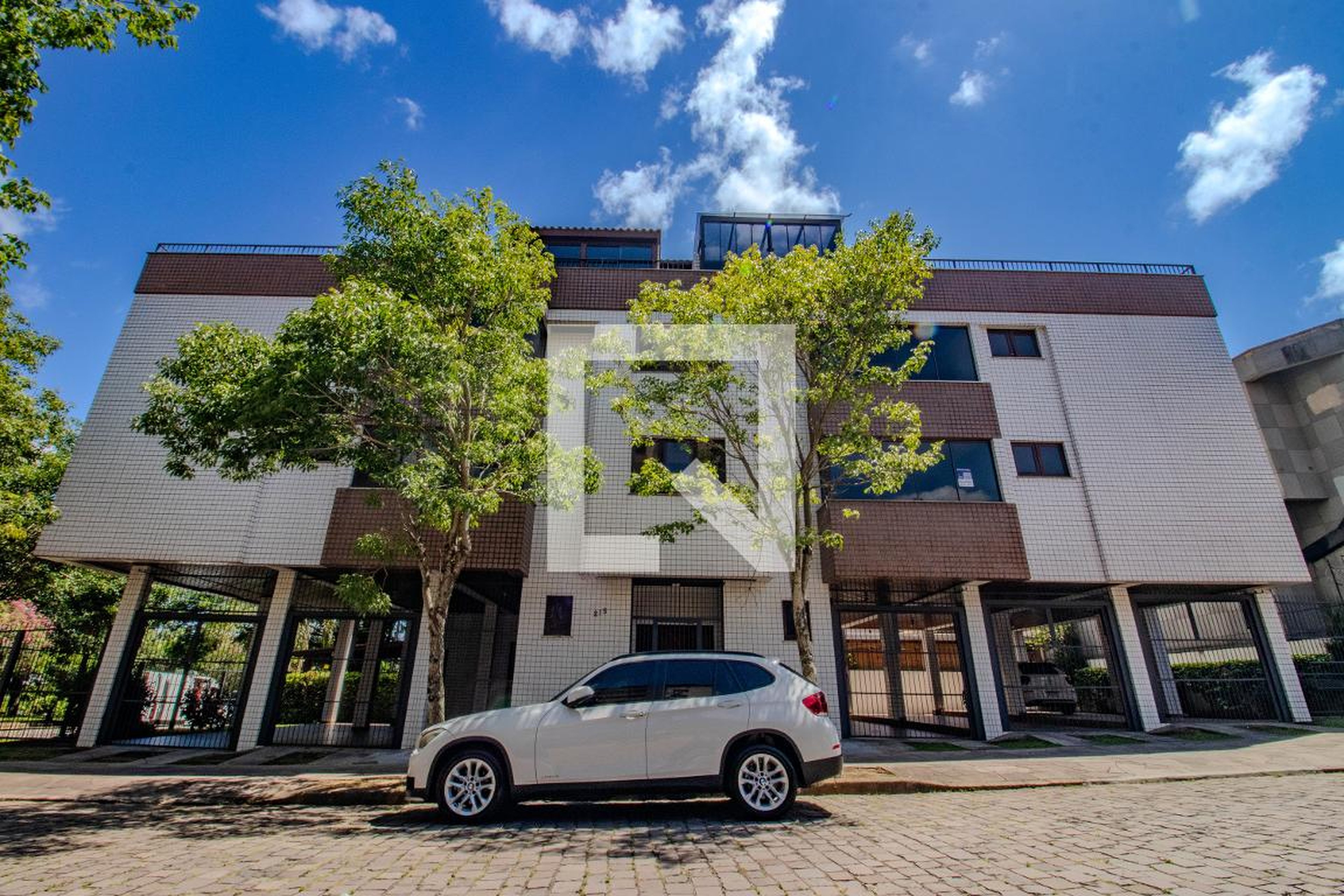 Fachada Condomínio em Rua Oscar Allem, 215