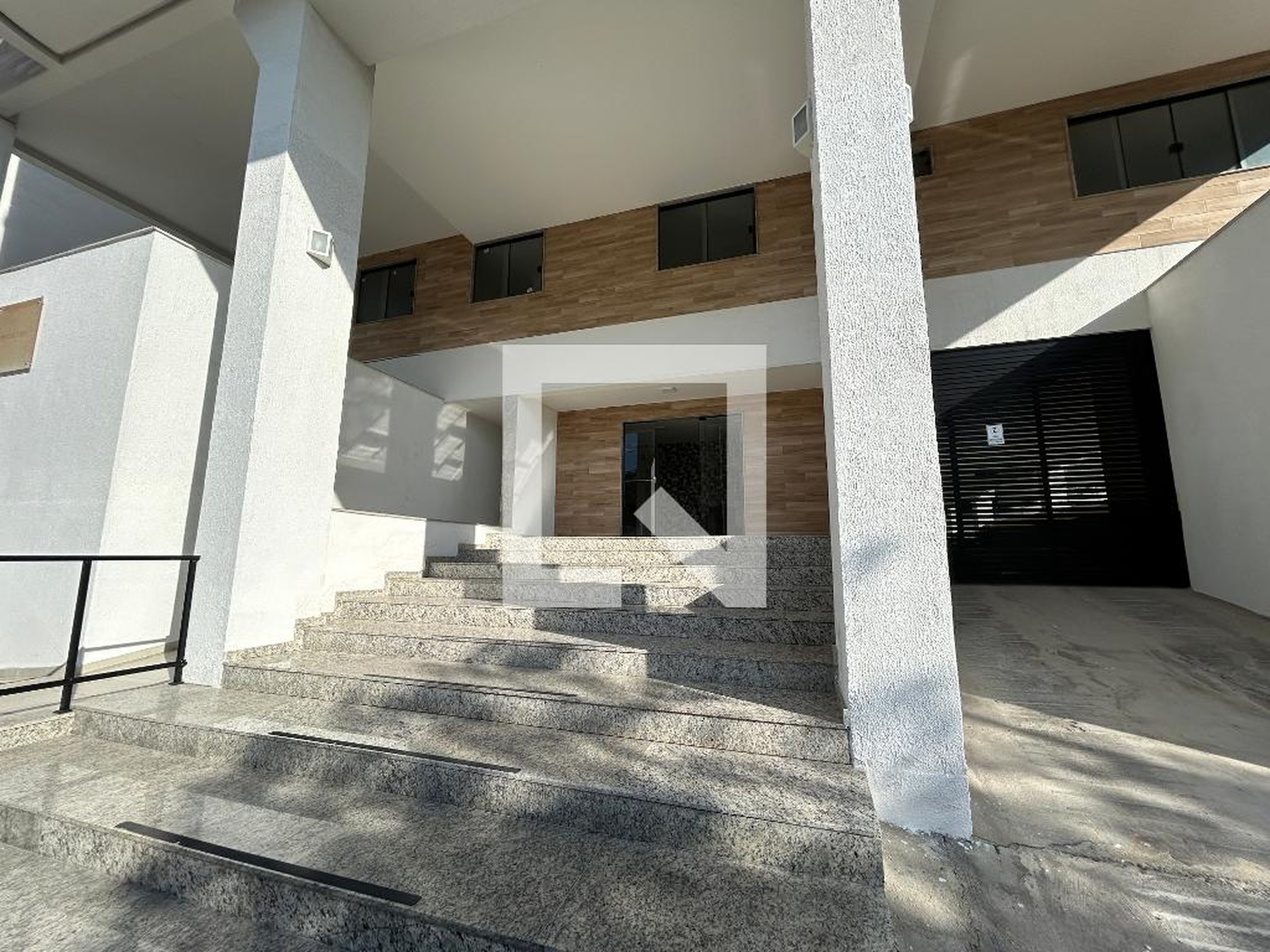 Fachada Condomínio em Rua das Margaridas, 627