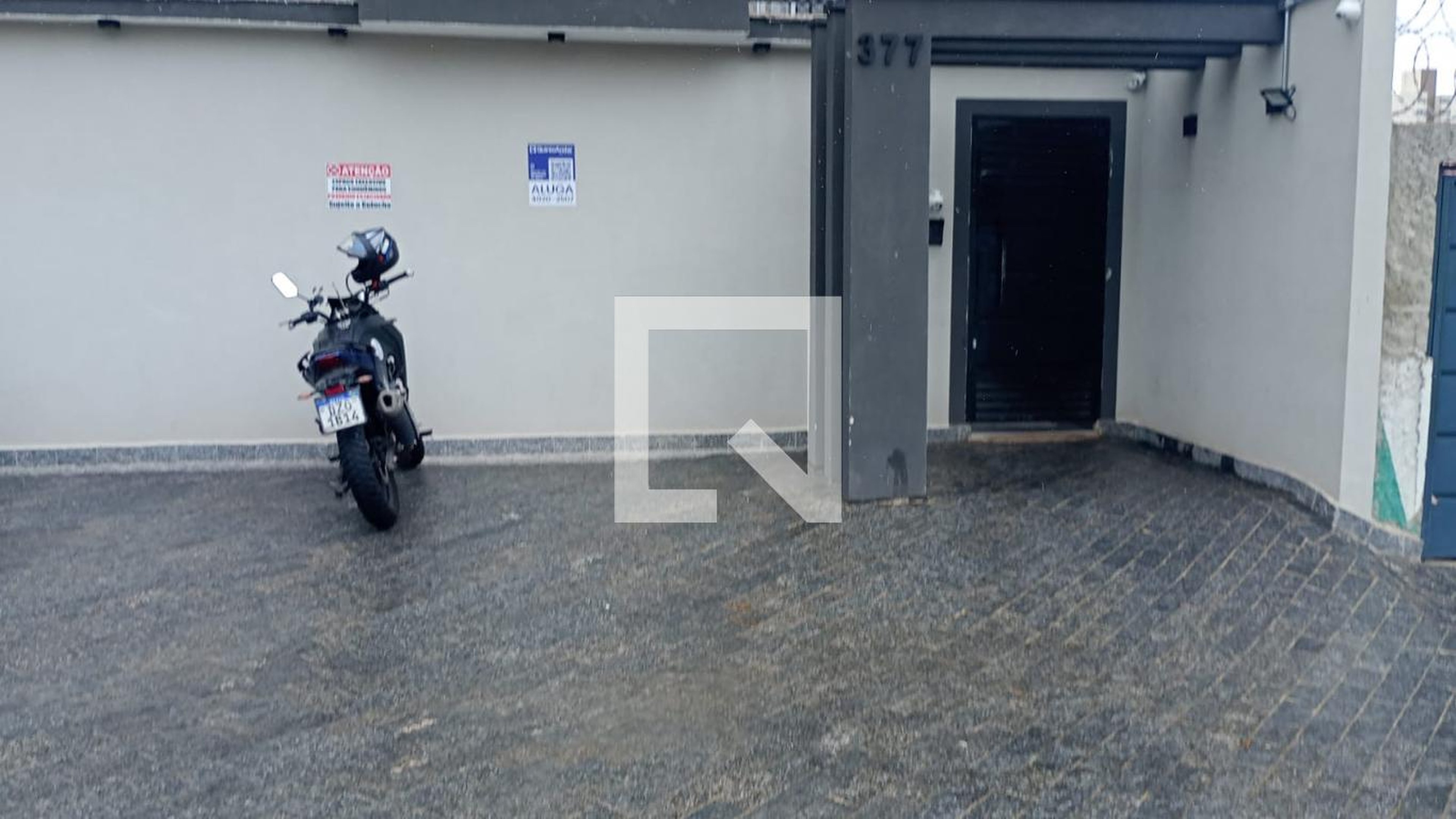 Fachada Condomínio em Rua Paulo de Faria, 377