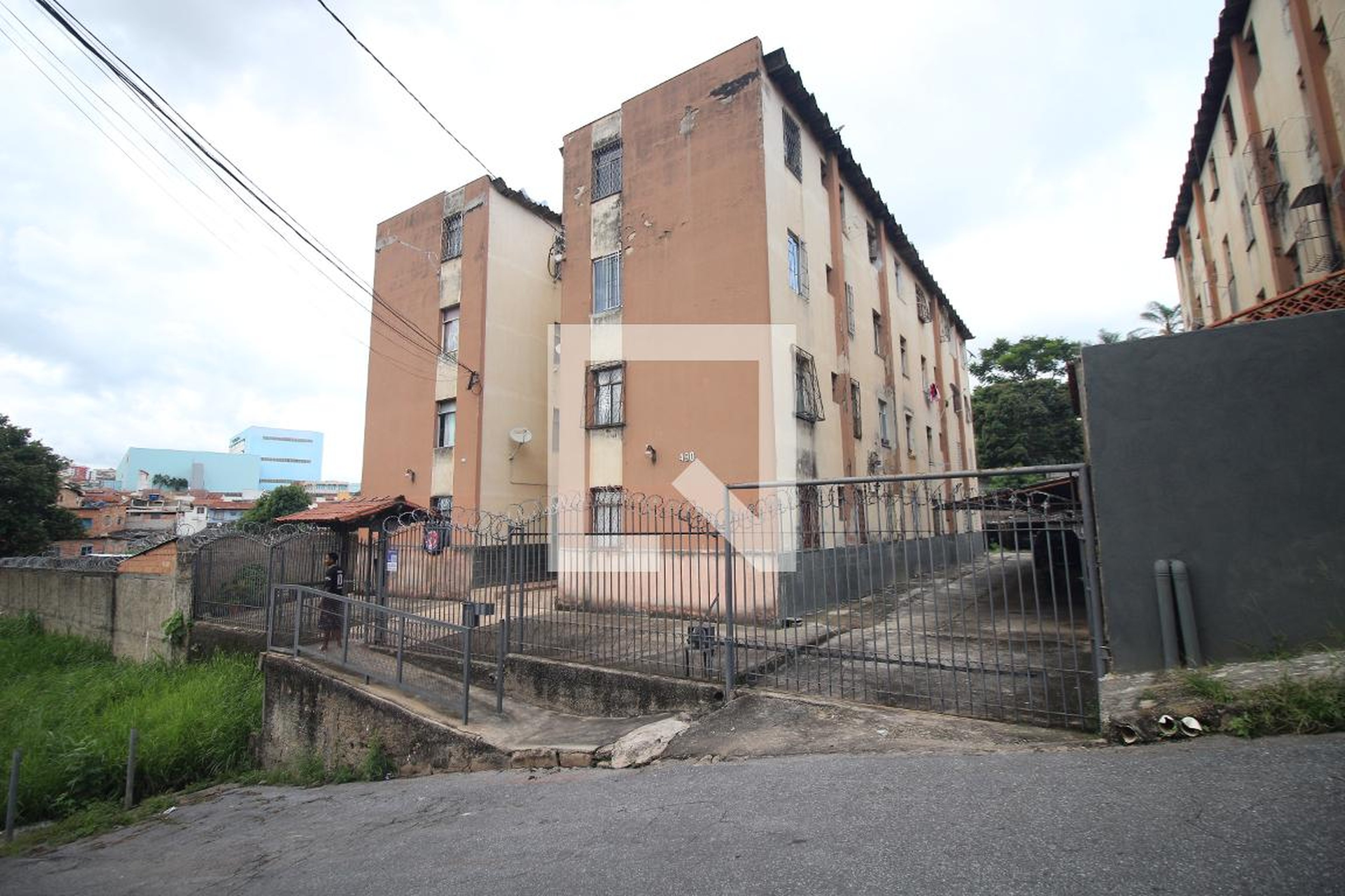 Fachada Condomínio em Rua Um, 490
