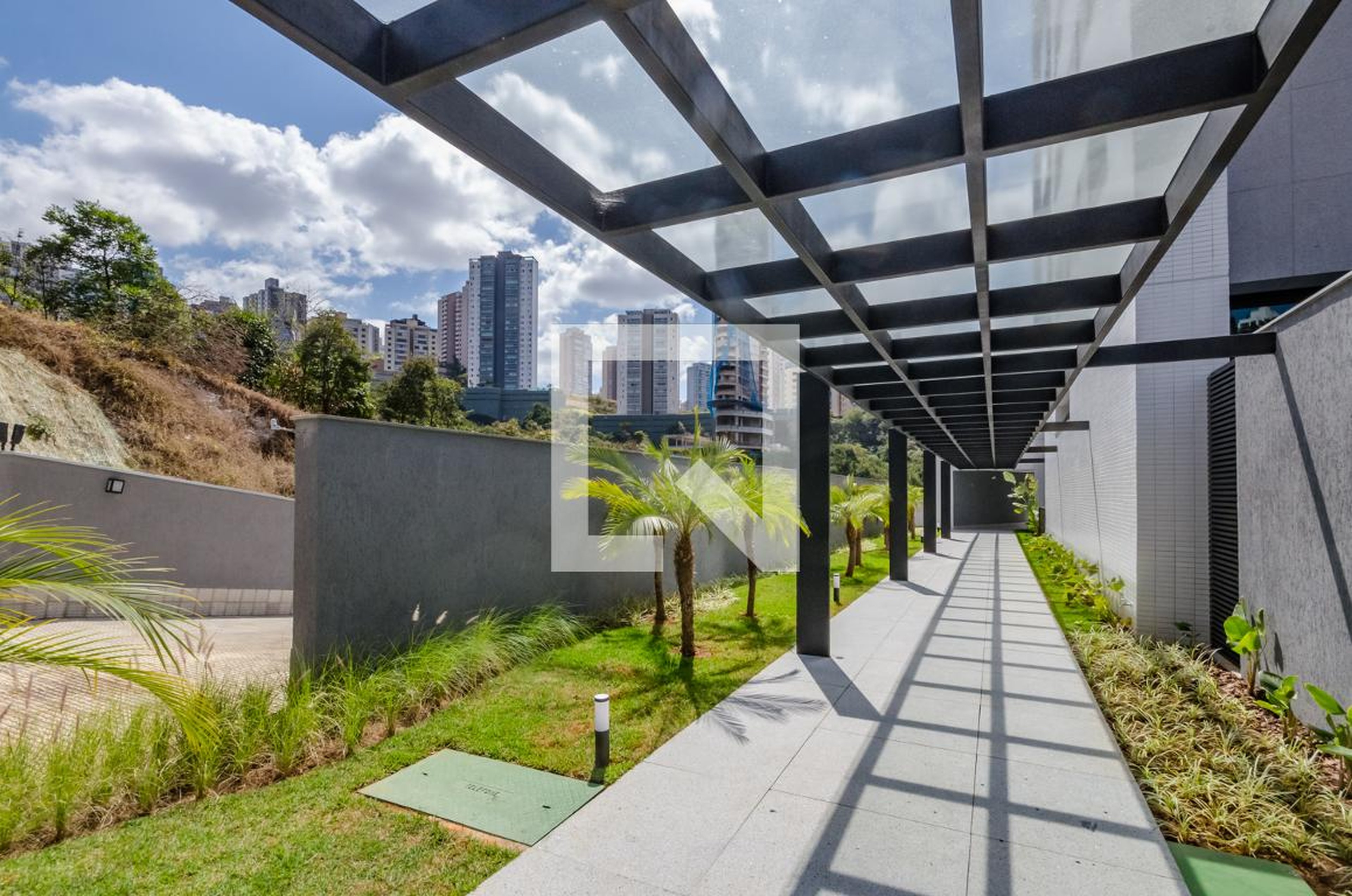 Entrada Condomínio em Rua Sapucáia, 901