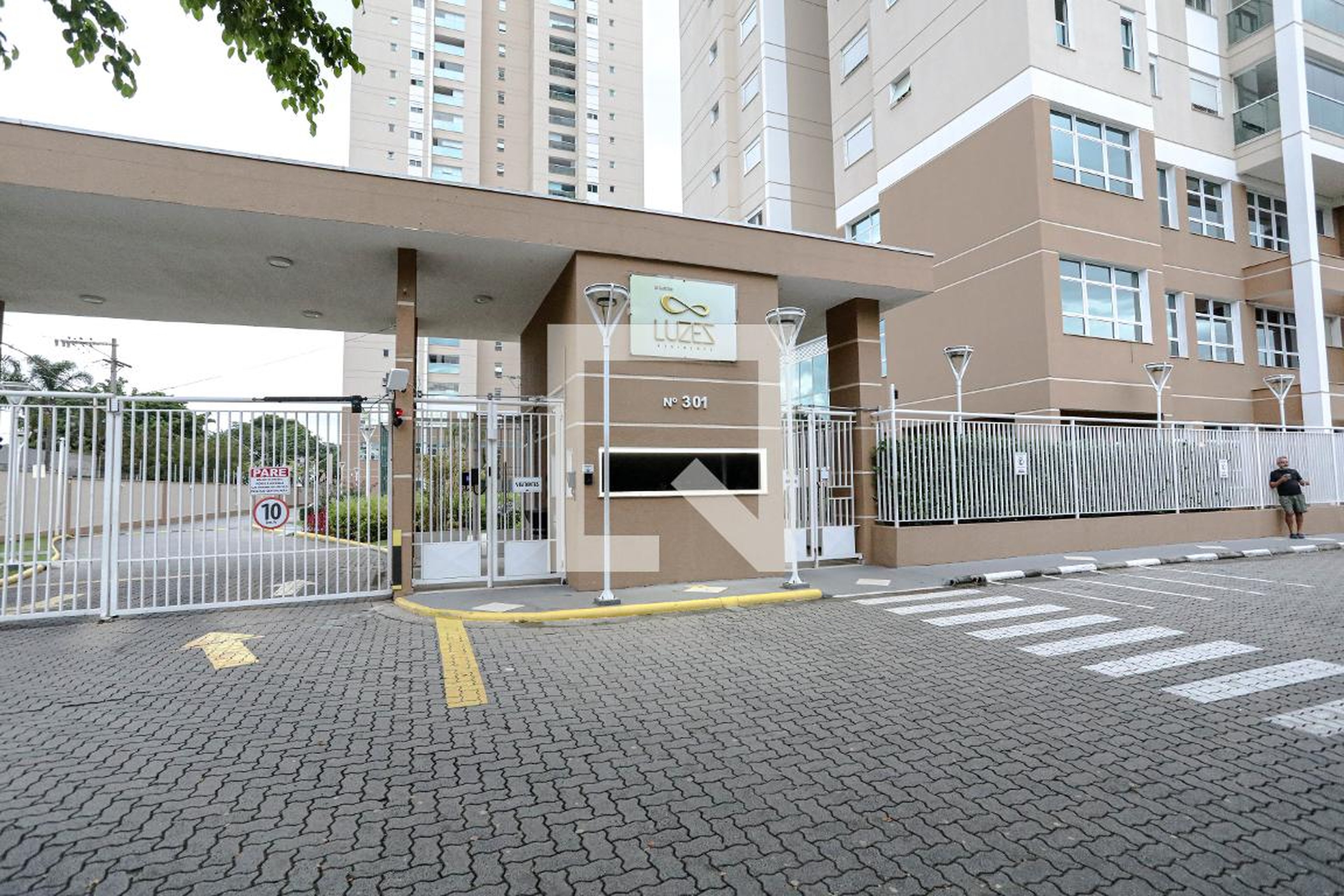 Fachada Condomínio Luzes Residence