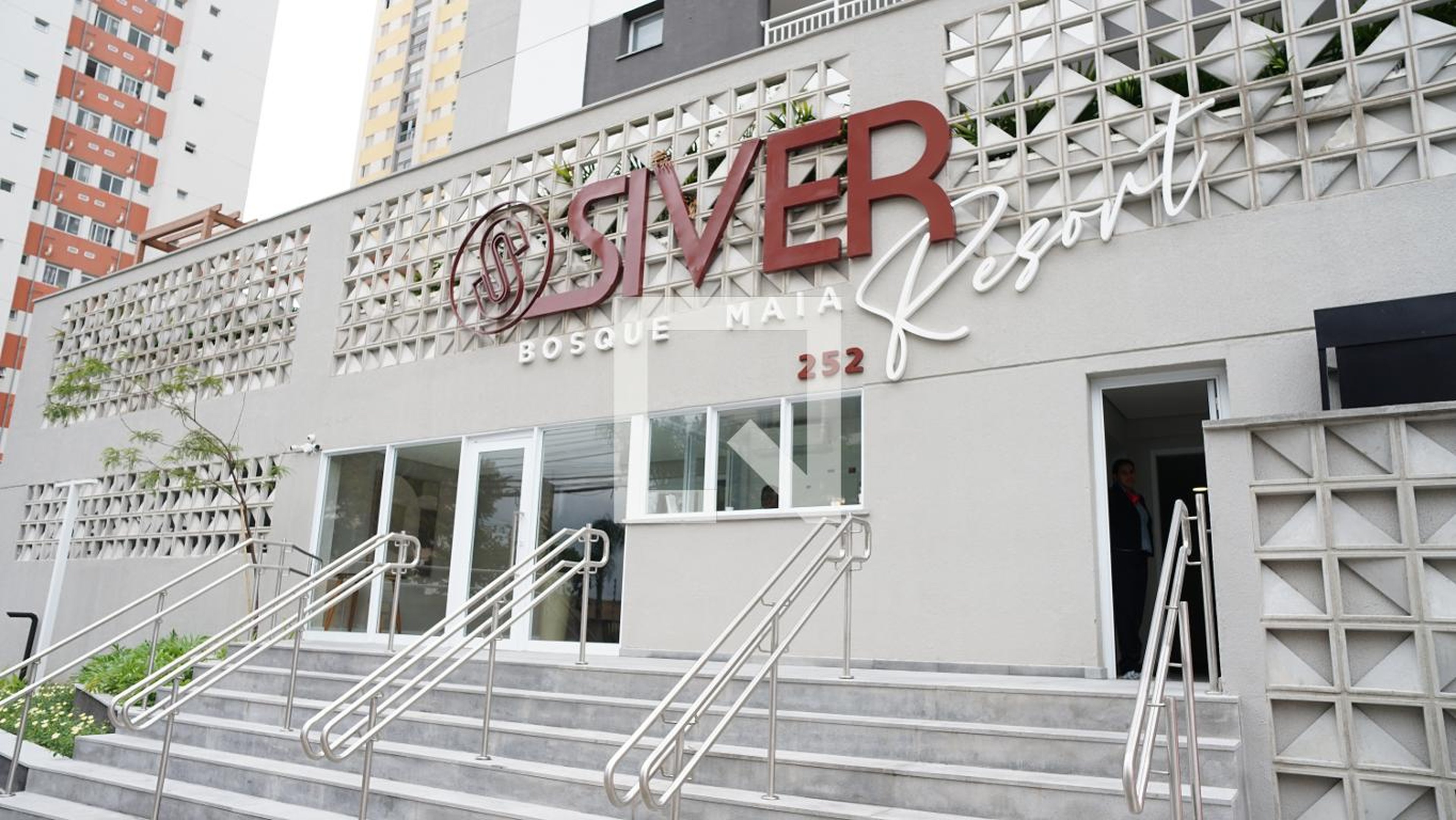 Fachada do Prédio Condomínio Siver Resort Bosque Maia