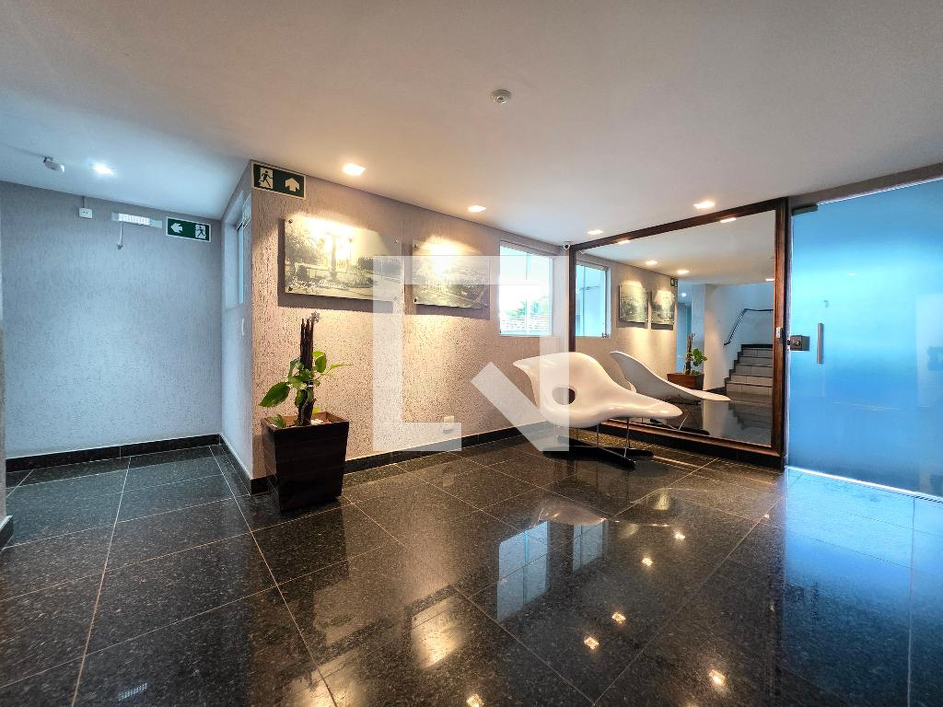 Hall de entrada Condomínio em Rua Sabará, 875