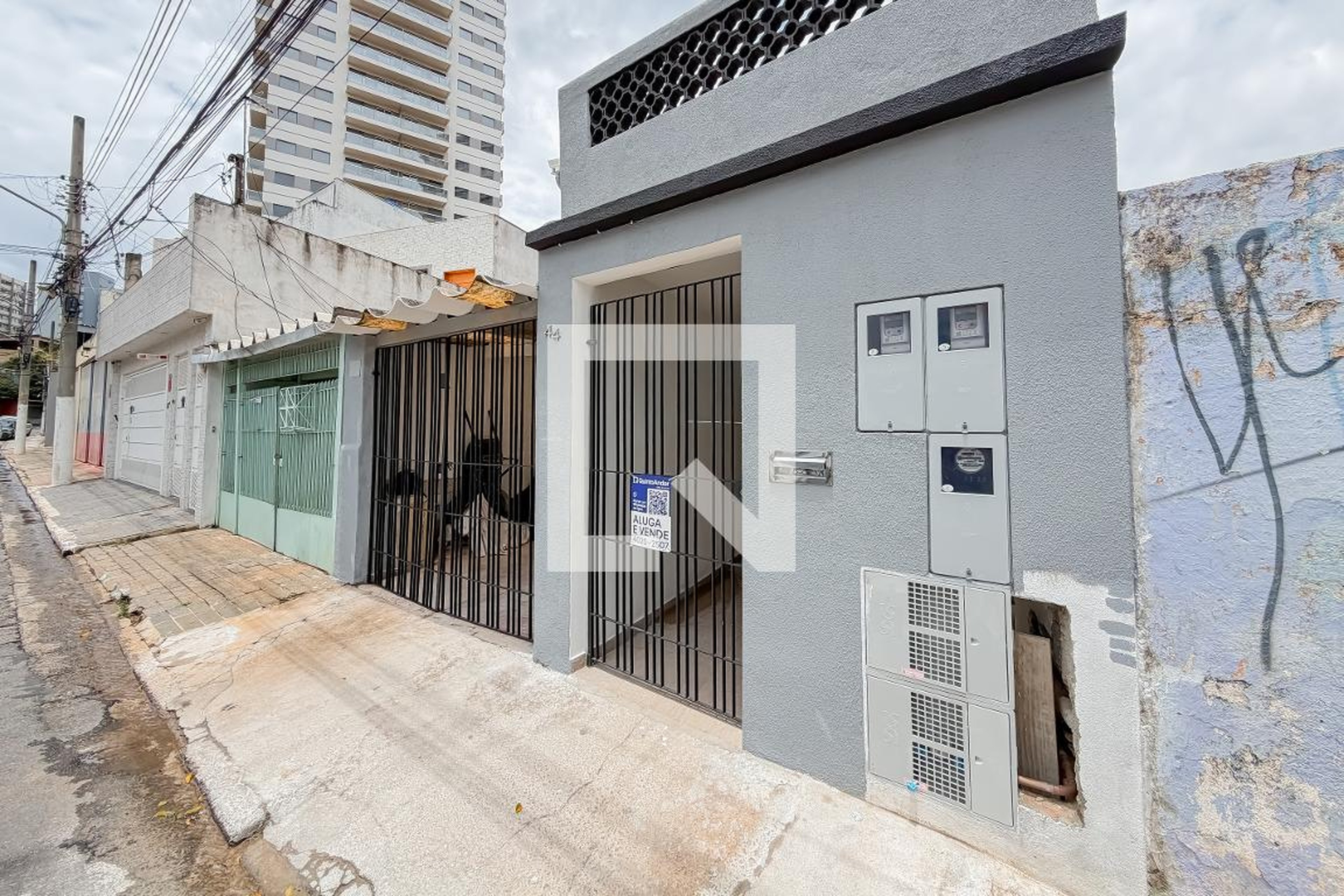 Fachada Condomínio em Rua Maria Celina, 44