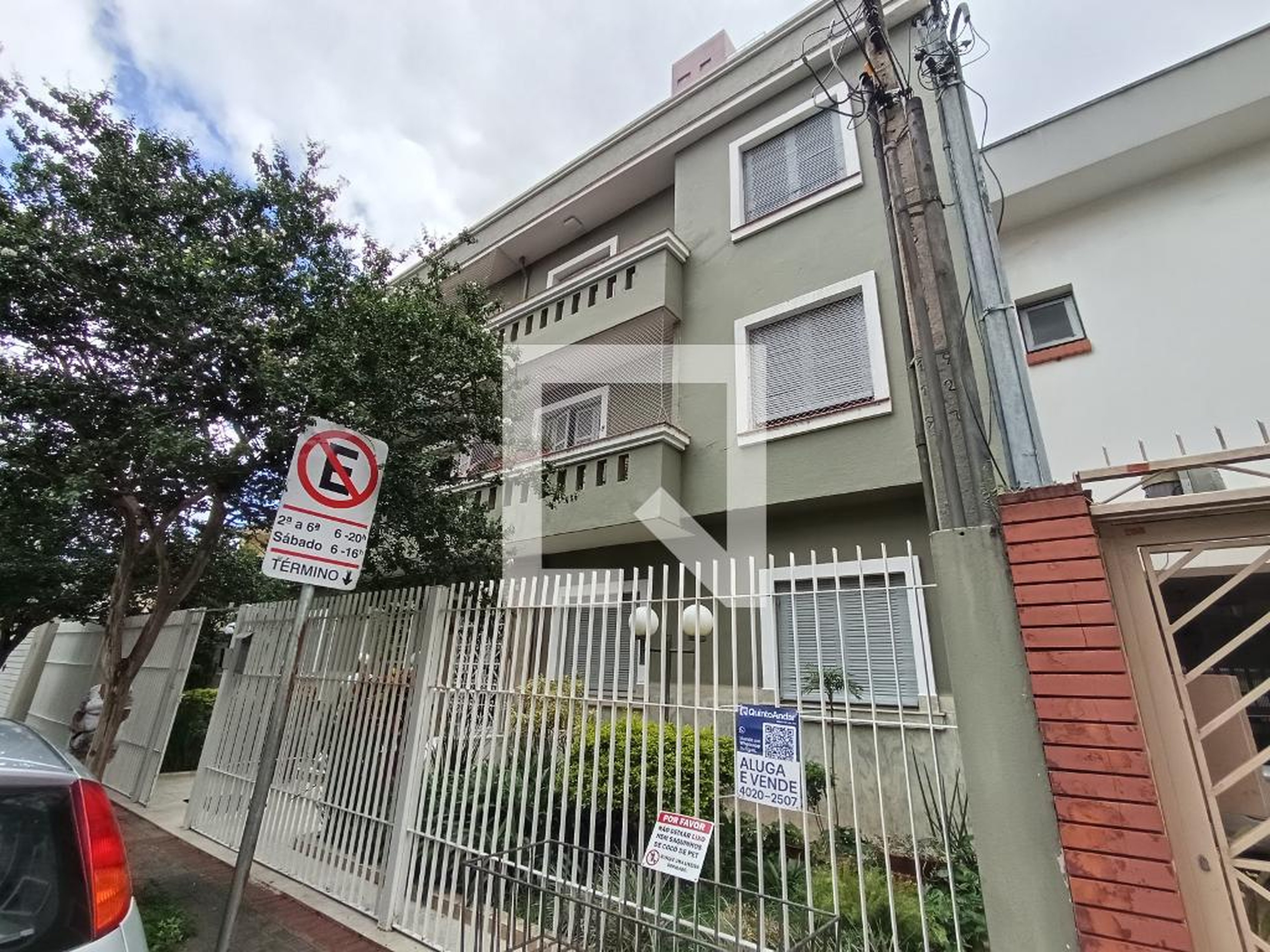 Fachada Condomínio em Rua dos Crisântemos, 96